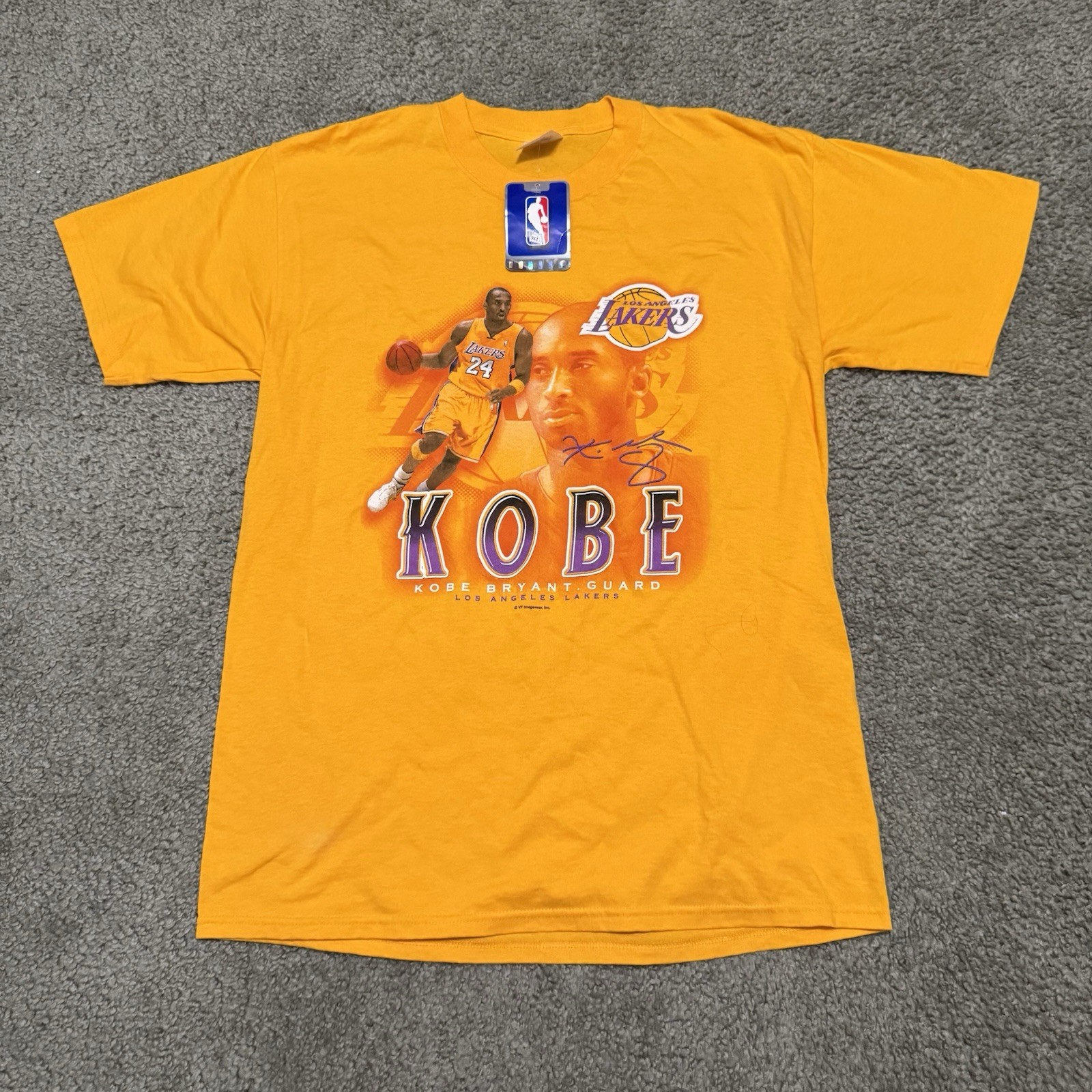 Vintage NWT Los Angeles Lakers Kobe Bryant T-Shirt Yellow Gold – Size L