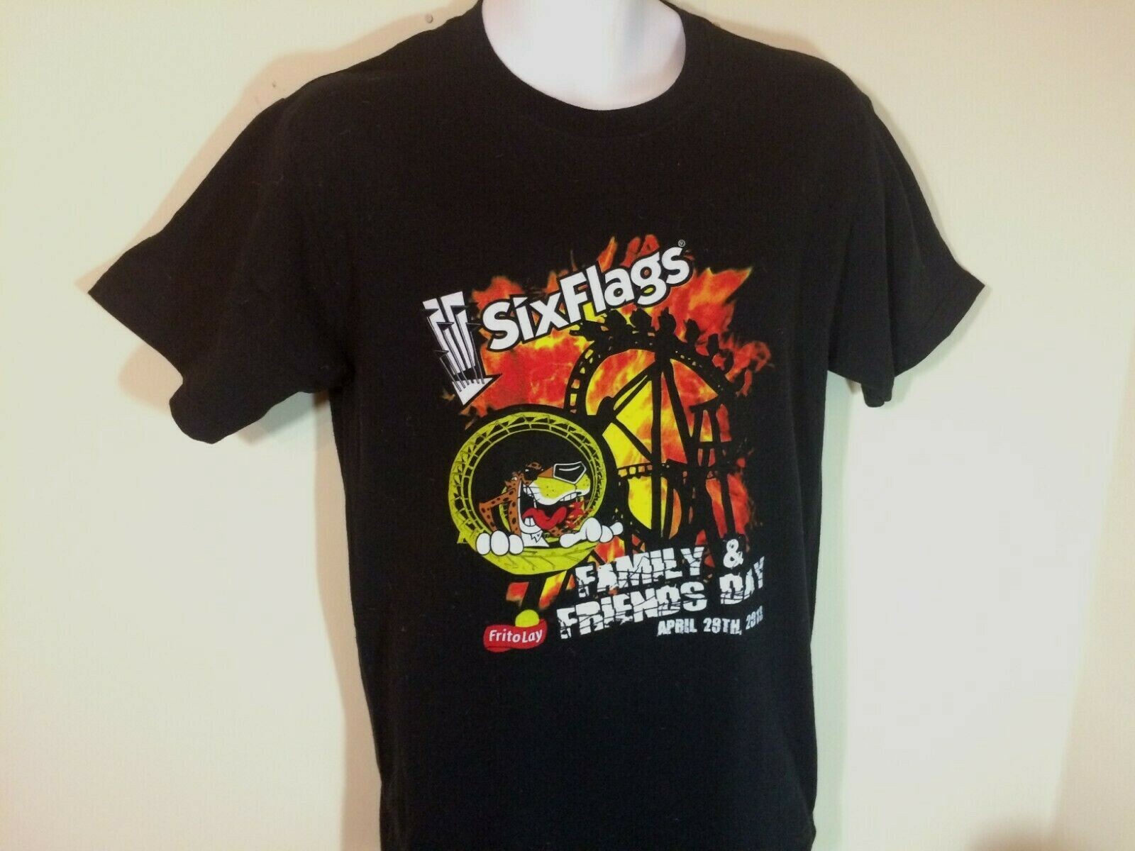 SIX FLAGS FAMILY AND FRIENDS DAY 2013 -Adult T-Shirt – j