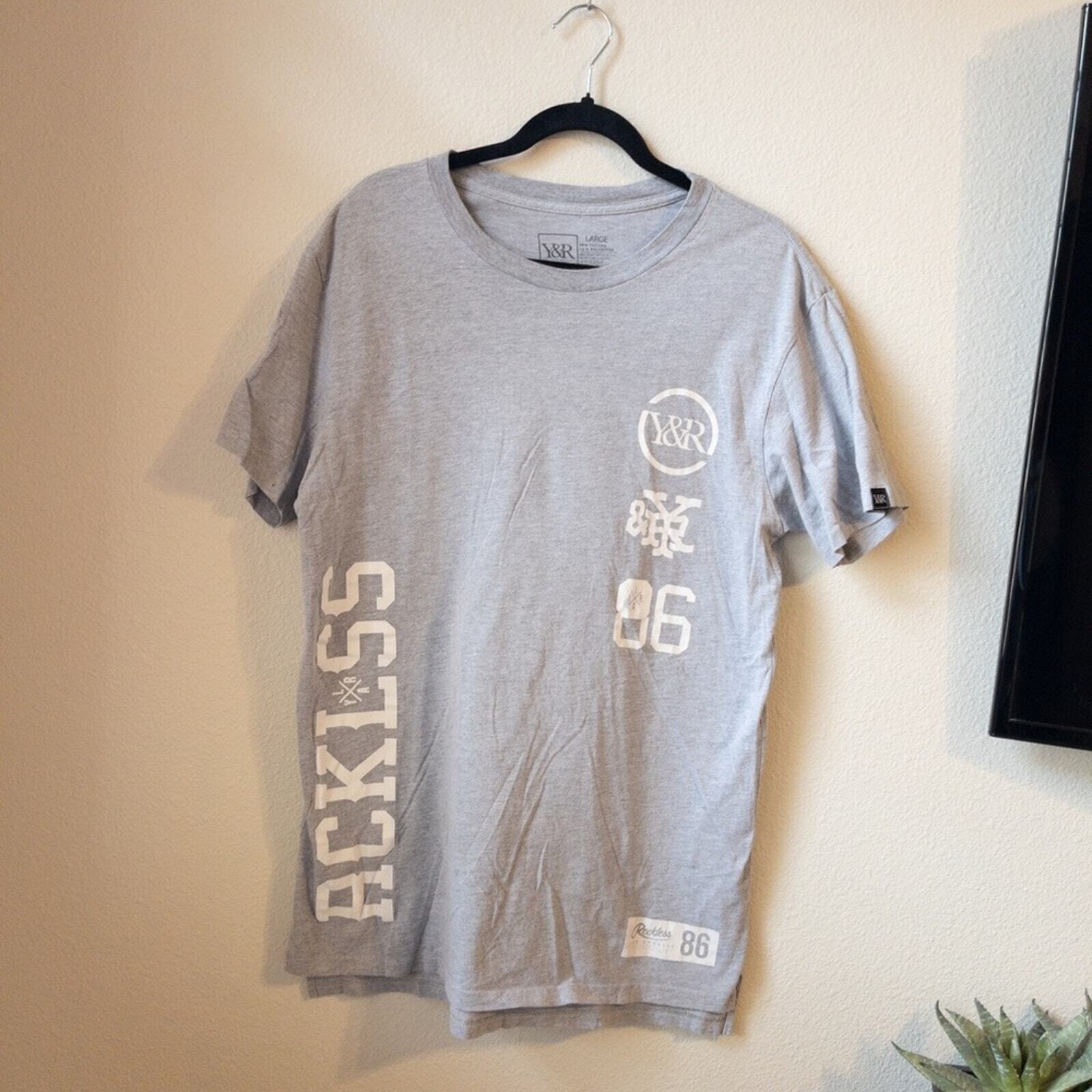 Young & Reckless Gray and White T-Shirt Men’s Scoop Neck Casual Top Size Large