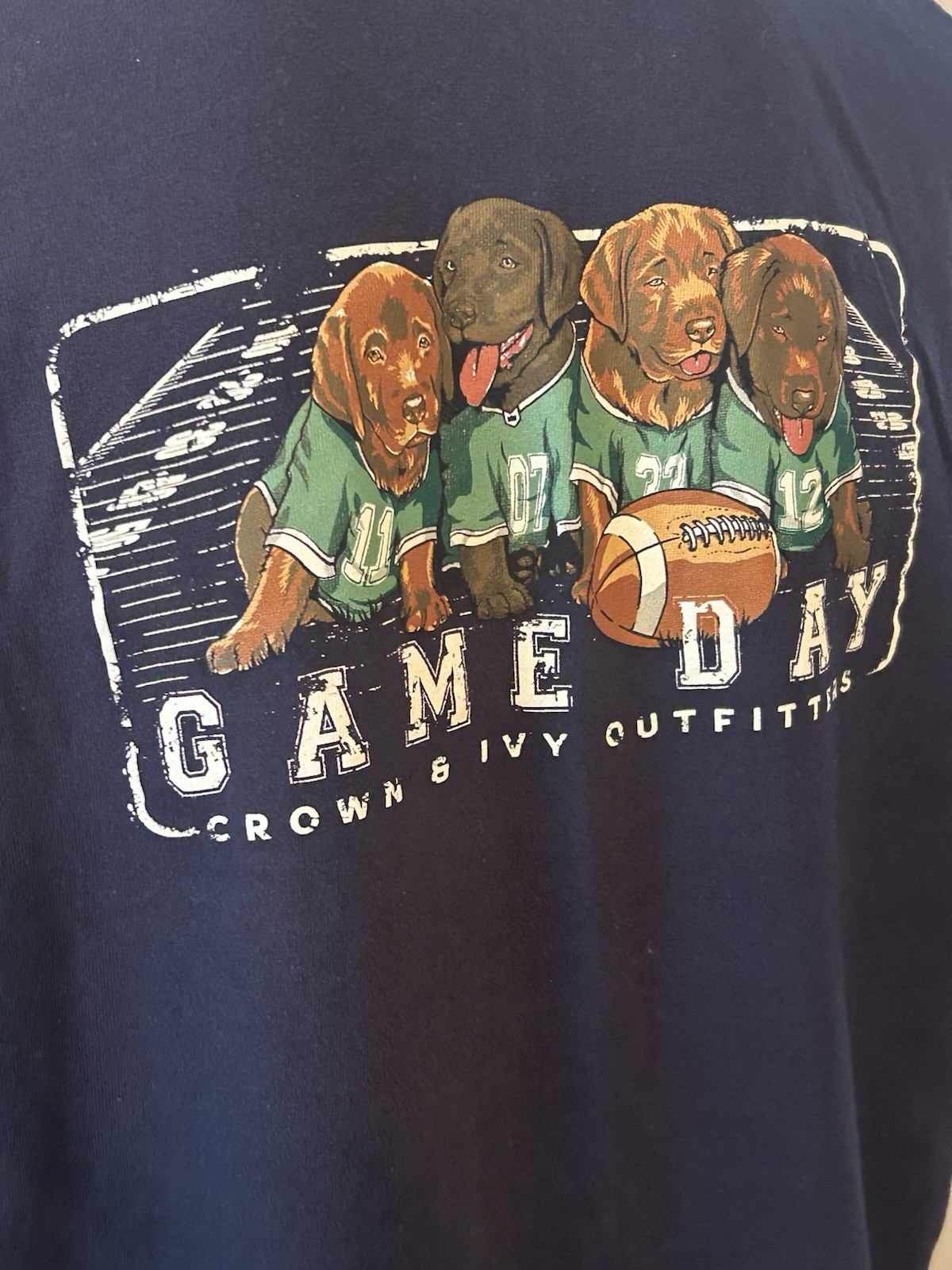Crown & Ivy Game Day Men’s Large T-Shirt Dogs Playing Football