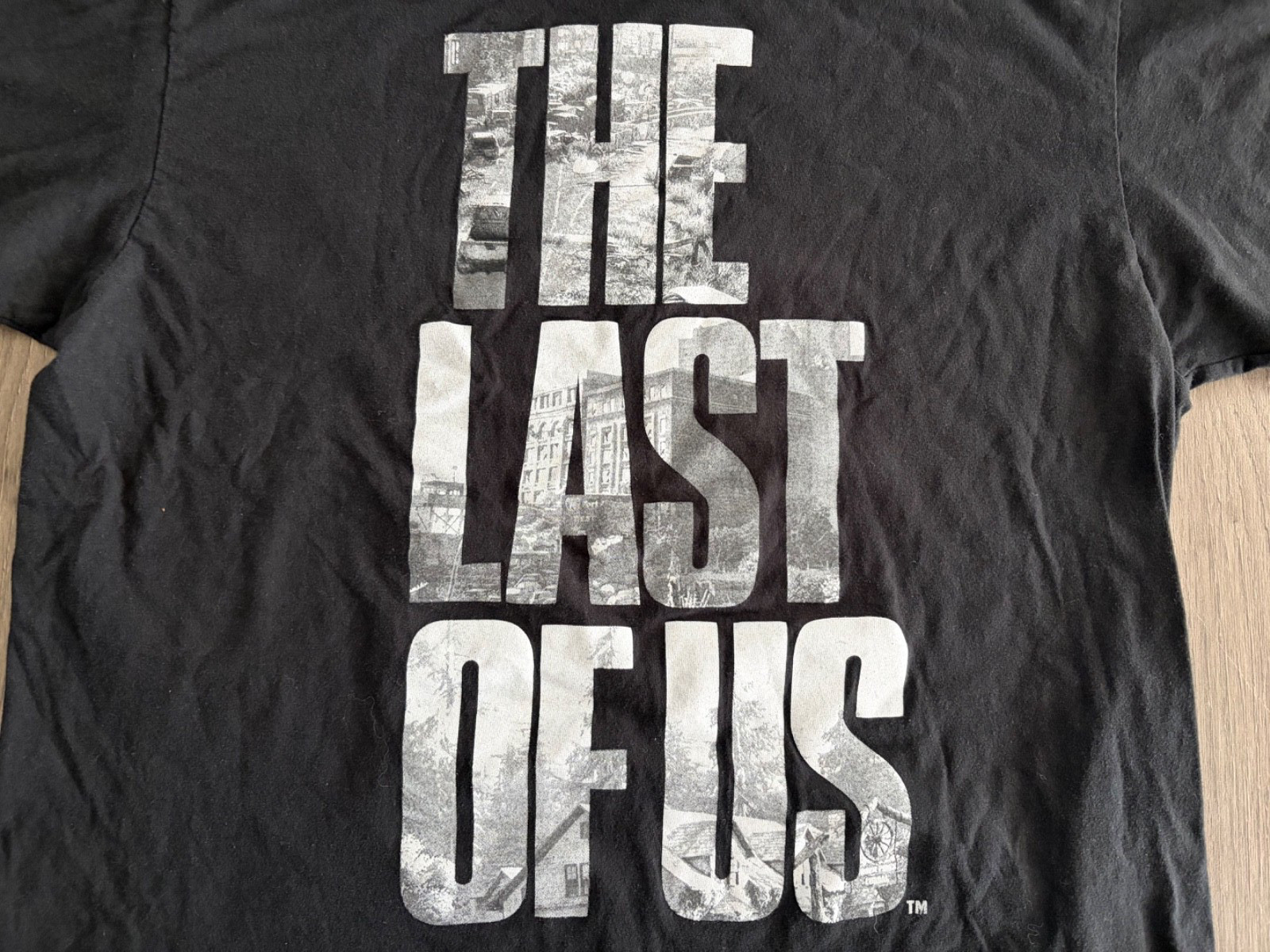 The Last Of Us T Shirt Large NAUGHTY DOG Video Game (Damaged/See Description)
