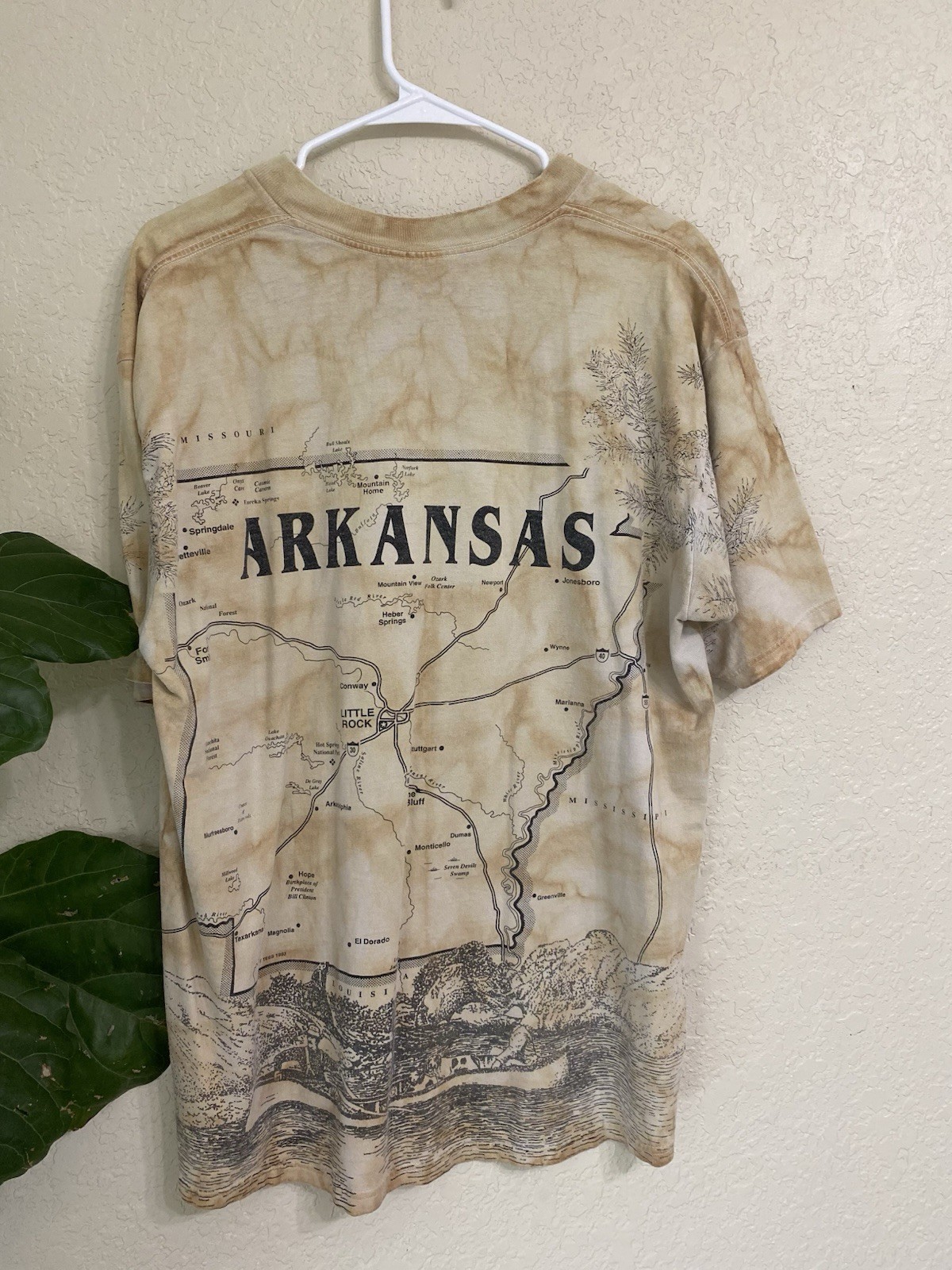 Gildan Arkansas The Natural State Map Graphic T-Shirt Beige XL Crew Neck