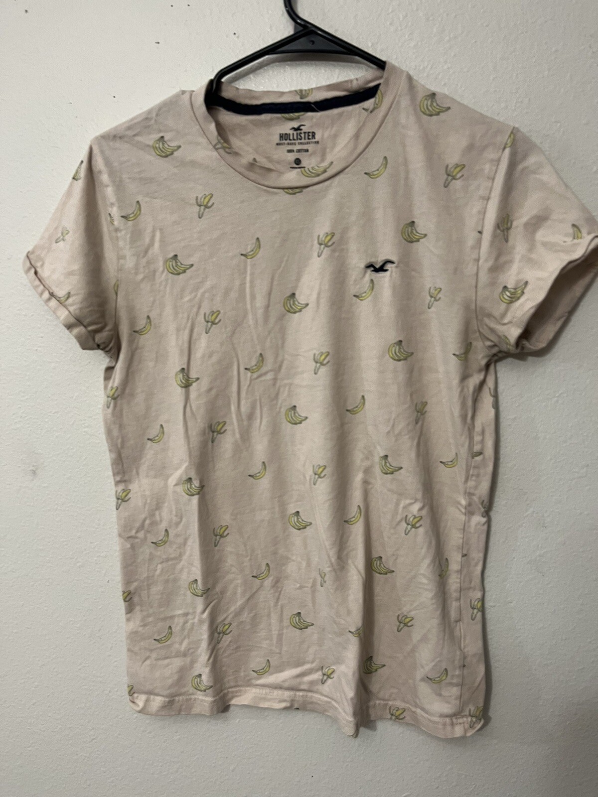 Hollister Must Have Collection XS Logo Men Light Pink Banana Logo Crew shirt.