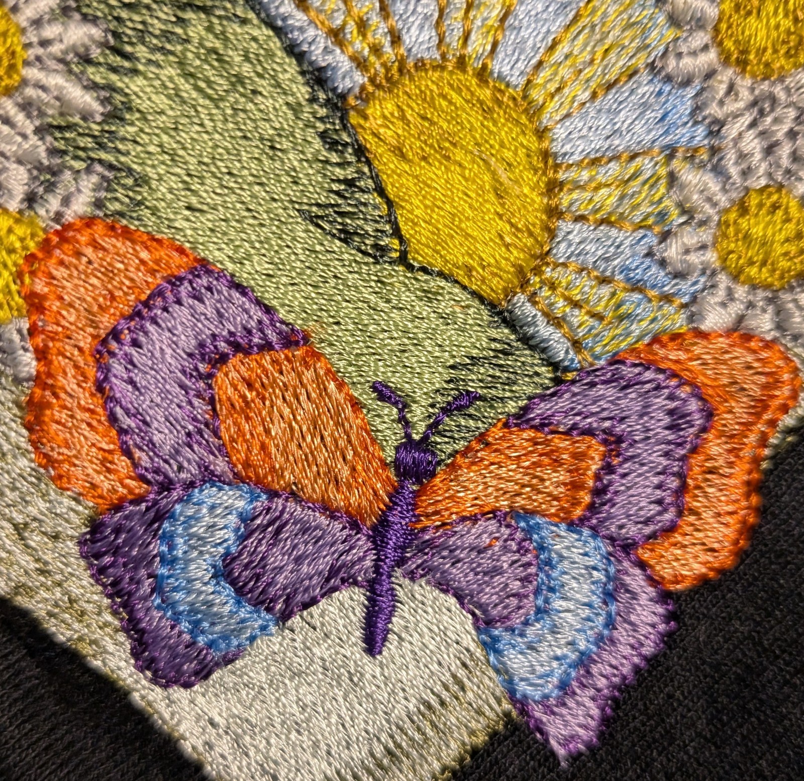 Jerzees Men’sHeavyweight Blend T-Shirt w/ Embroidred Patch Flowers Butterfly 3X