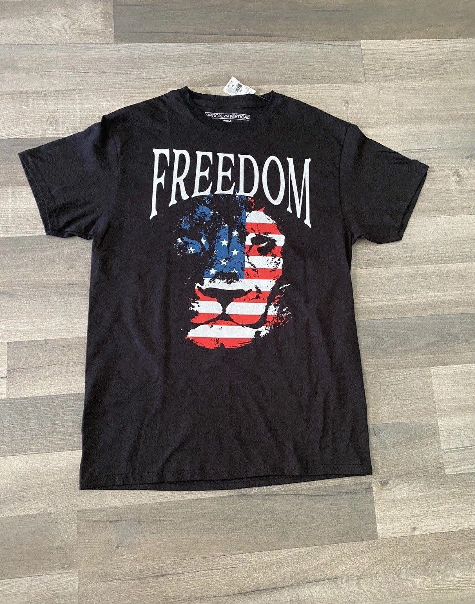 BROOKLYN VERTICAL Freedom Men’s T-Shirt Medium Lion Red White and Blue Cotton