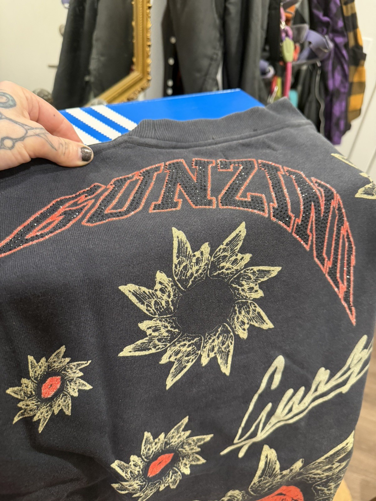 Gunzinii Heavy T-shirt XS Distressed “I Love You” Rhinestones Glitter Kisses
