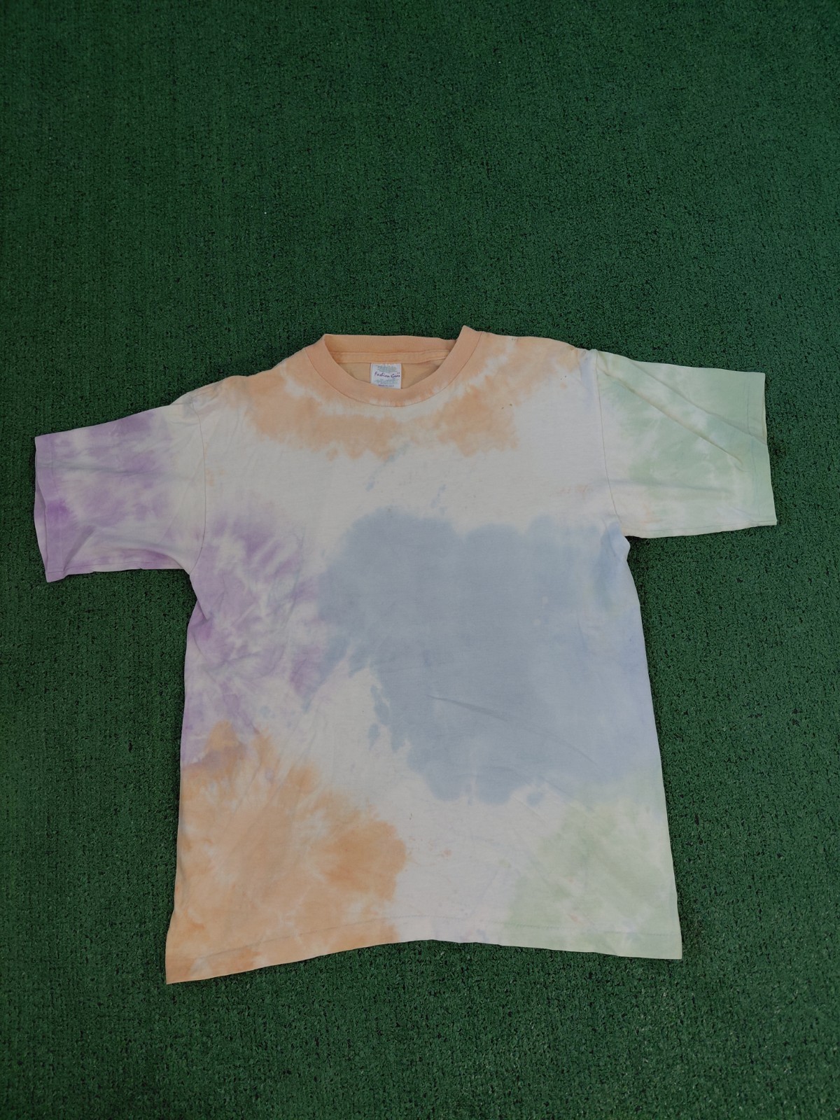 VINTAGE Multi Colored T Shirt Size Medium