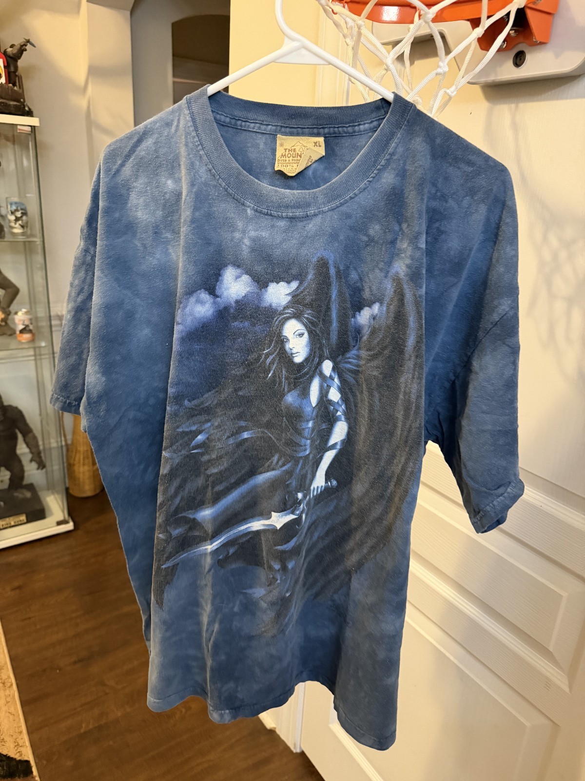The Mountain USA T-shirt XL mens Sexy Female Sorcerer Fantasy