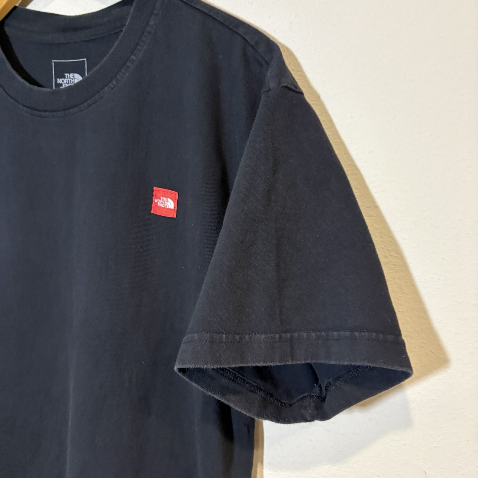 The North Face Red Box Aconcagua Mens graphic T-Shirt Black Large Heavyweight