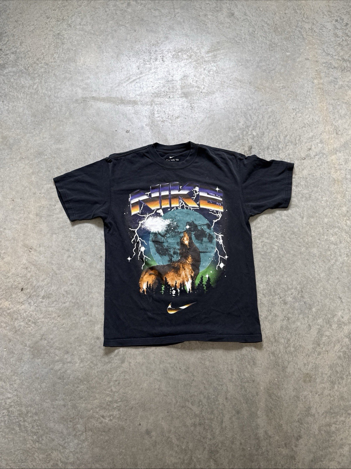 Nike Mens T-shirt Size S Howling Wolf Moon Lightning Thunder 100% Cotton #1739