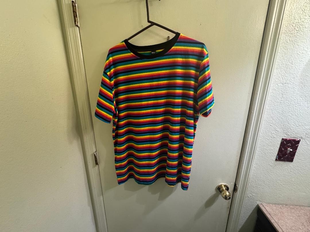 ROMWE Men’s Rainbow Striped T-Shirt XL Multicolor Retro 90s Style Crew Neck