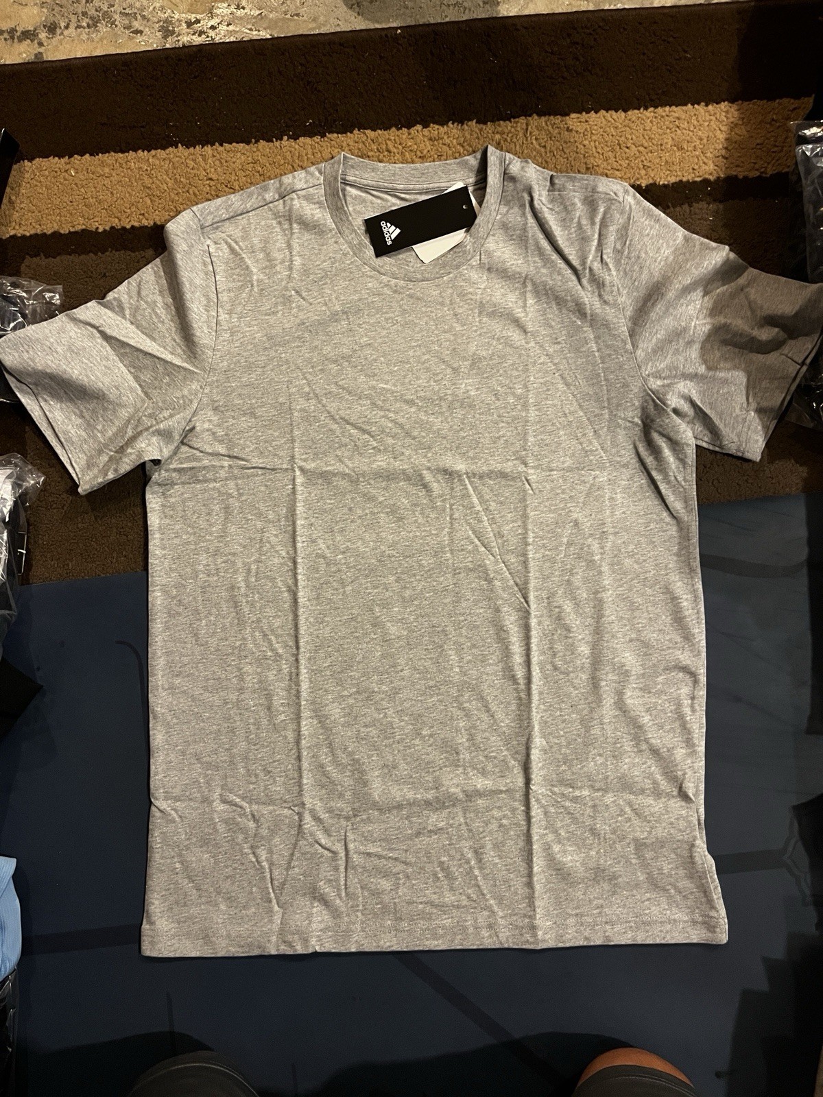 Adidas Fresh Short Sleeve Shirt Mens Tee Logo Back Gray X-Large New tags In Bag