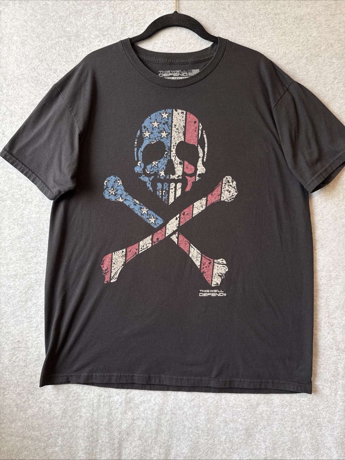Grunt Syle This We’ll Defend Shirt Mens XL Patriotic US Flag Skull Crossbones