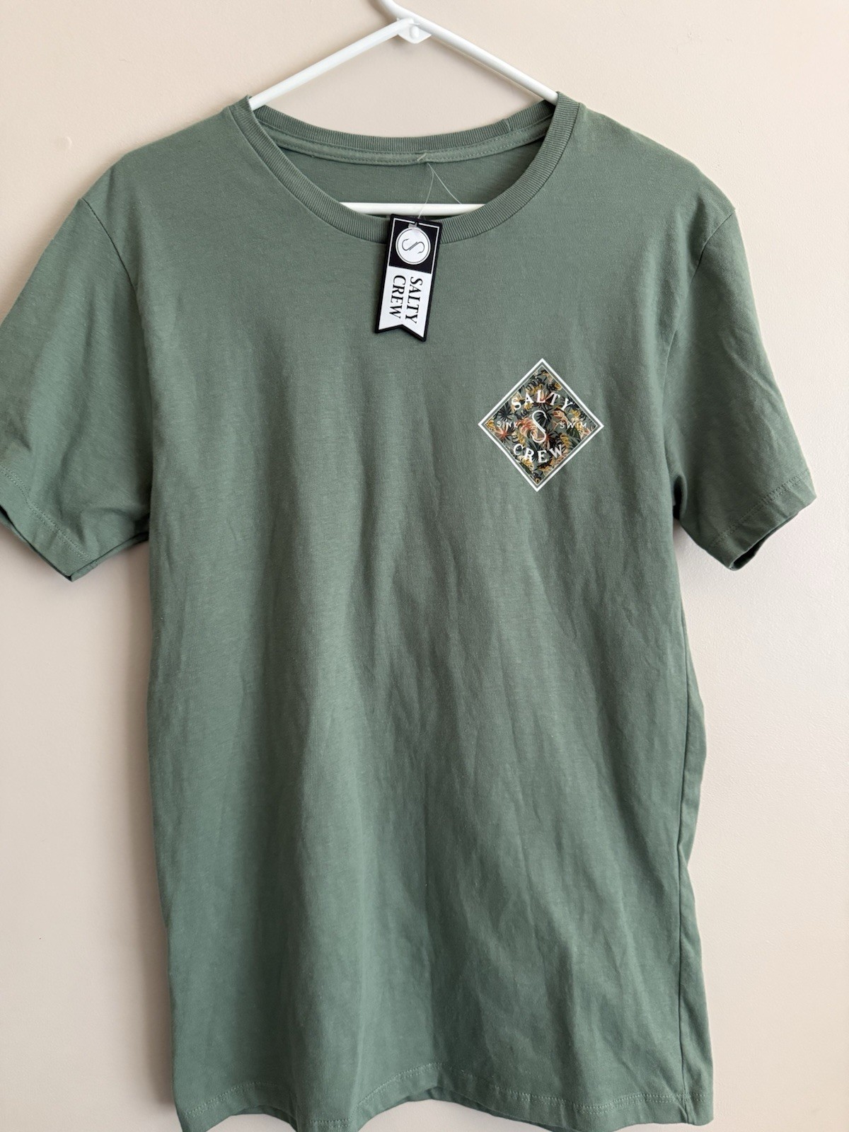 NWT Salty Crew Graphic T-shirt Tee Men’s Medium Sink Swim Beach Fishing Green