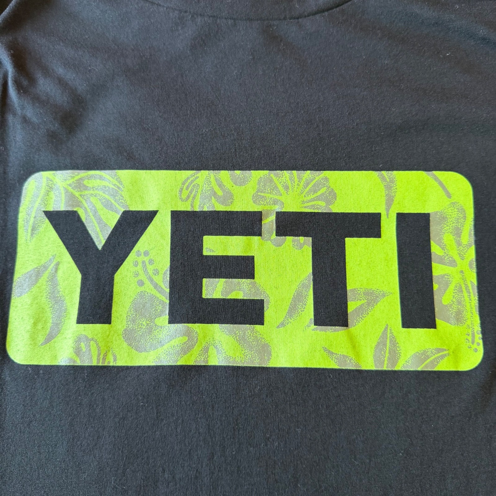 Yeti Logo Badge Mens X-Large T-Shirt Short Sleeve Navy Blue Shirt