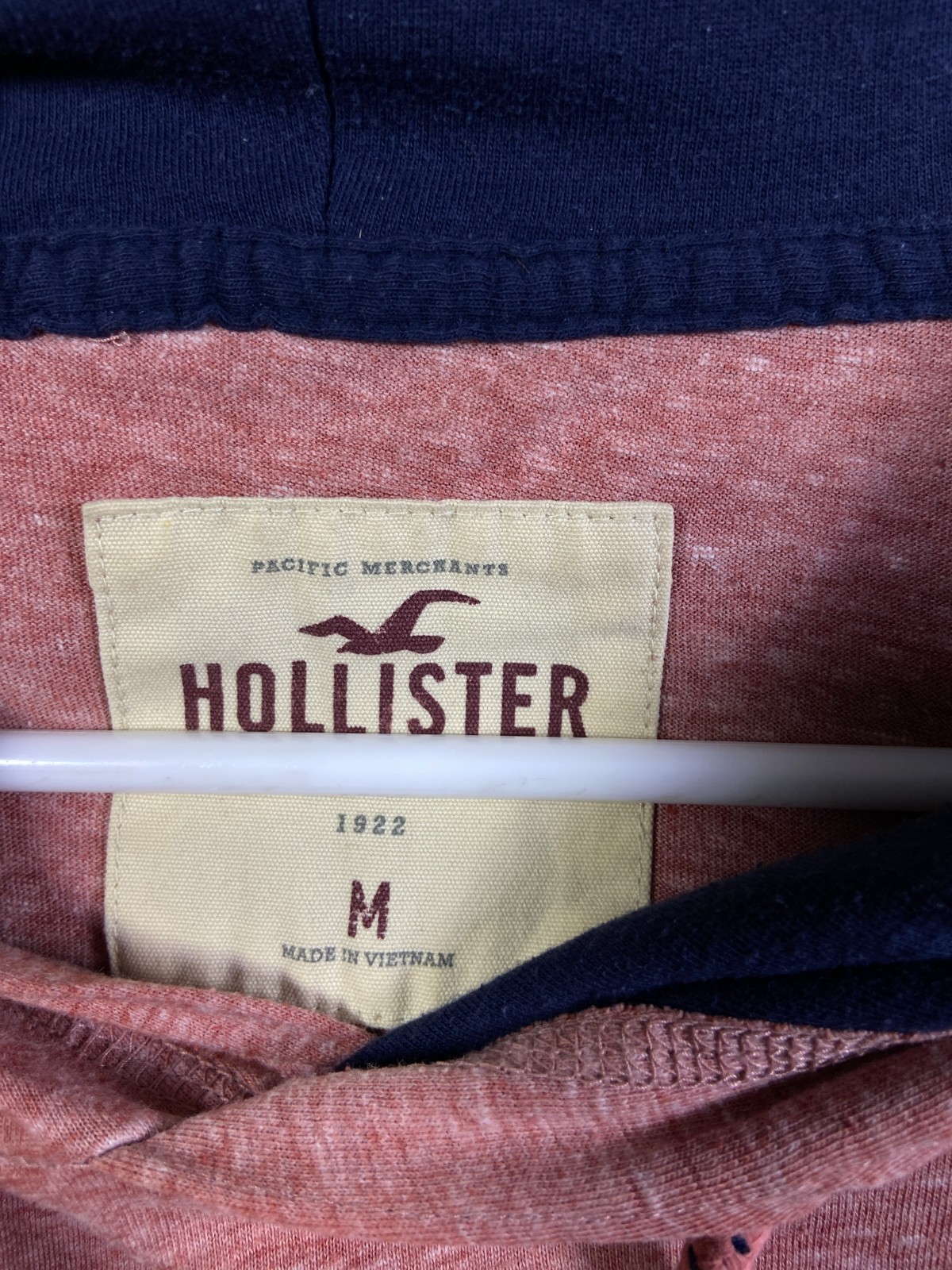 Hollister California Men’s Red Hooded Tshirt Medium Surf Beach Lightweight EUC!