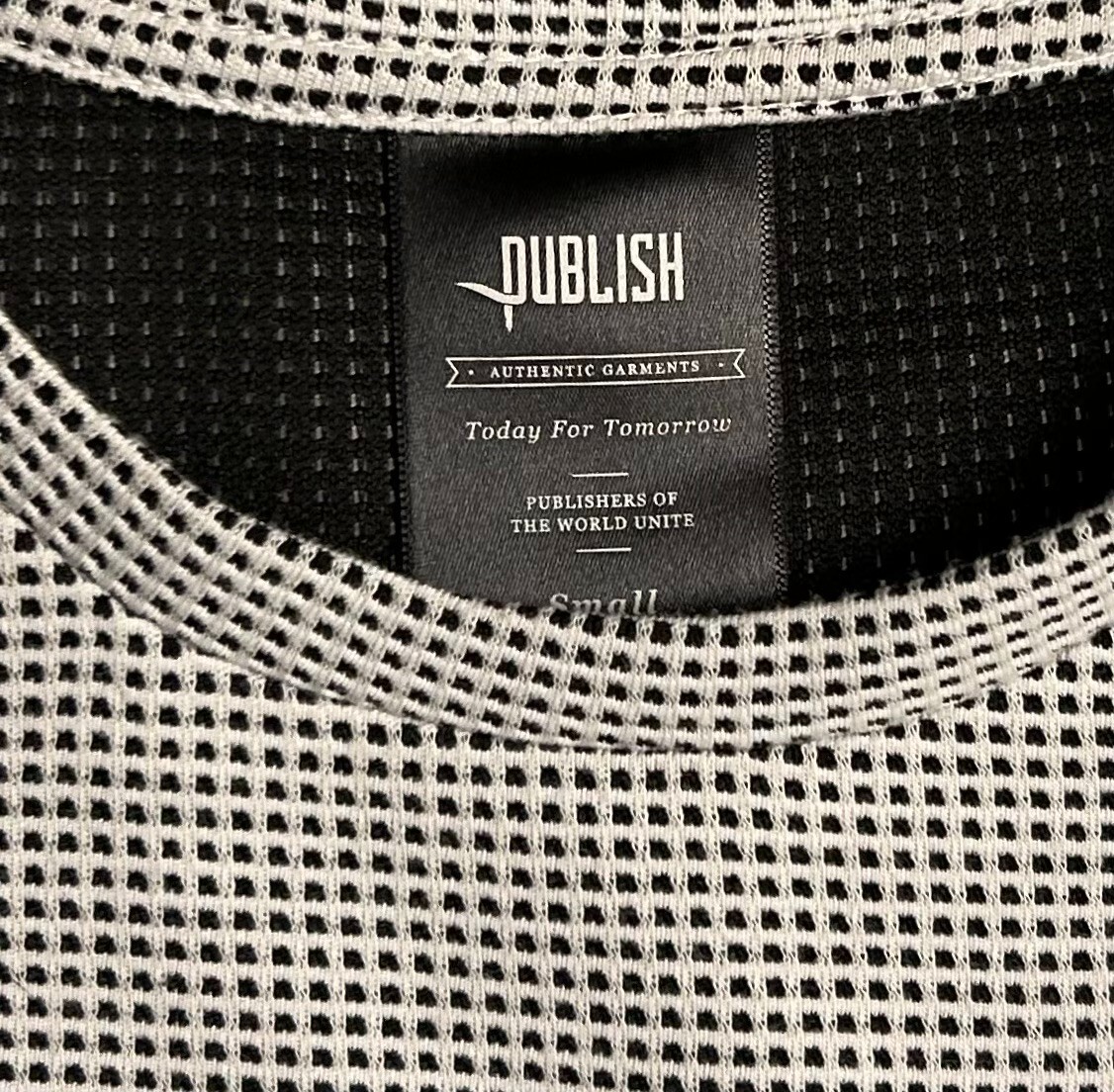 Publish Brand T-Shirt Black & White Streetwear Pocket Side Vent Round Hem Small