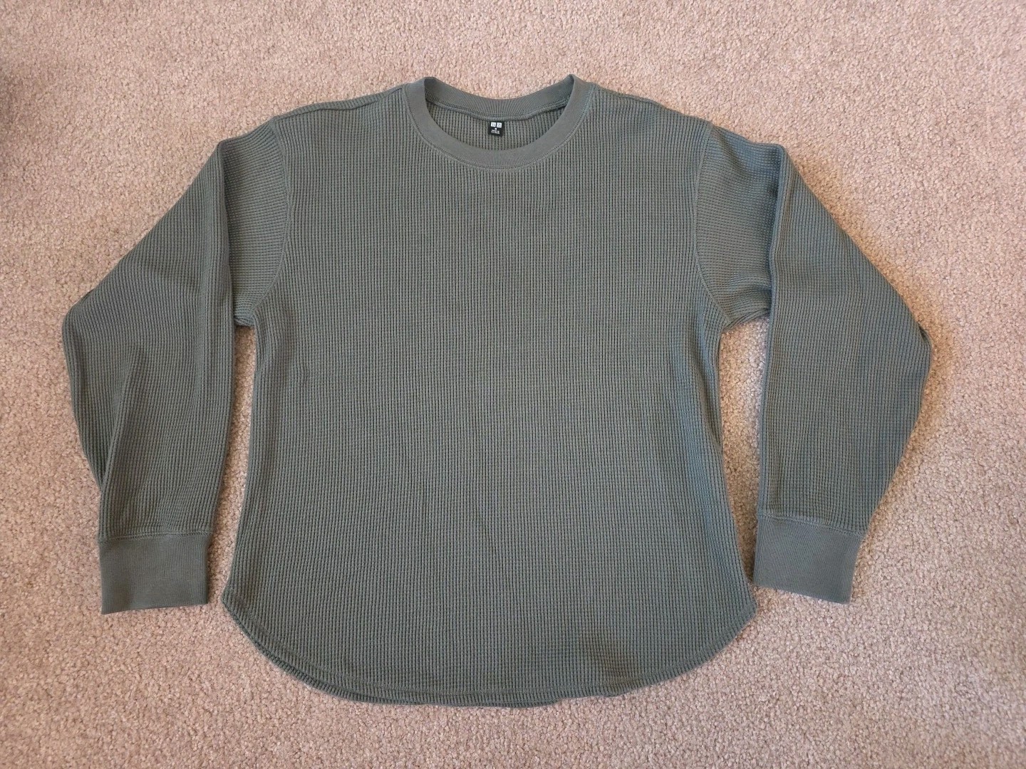 Uniqlo Gray Waffle-Knit Thermal shirt Scoop Hem Size M