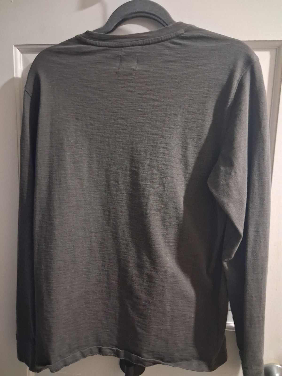 prAna Men’s M Gray Solid Long Sleeve Henley T-Shirt, Standard Fit