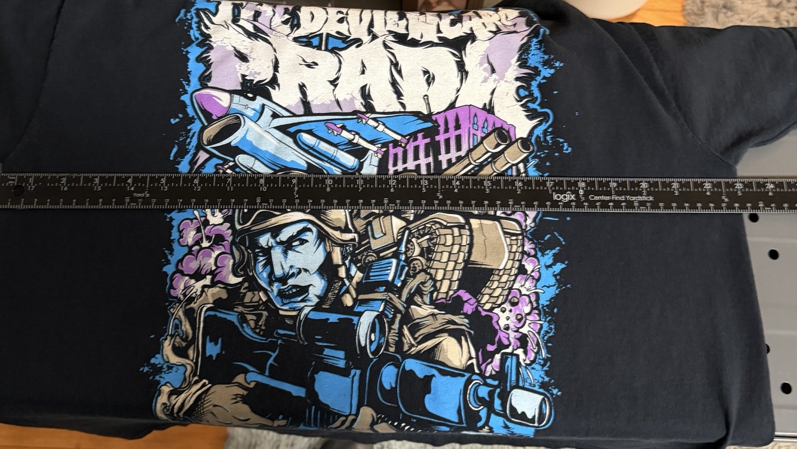 Vintage The Devil Wears Prada War Tshirt Rare Size XL 23×27.5