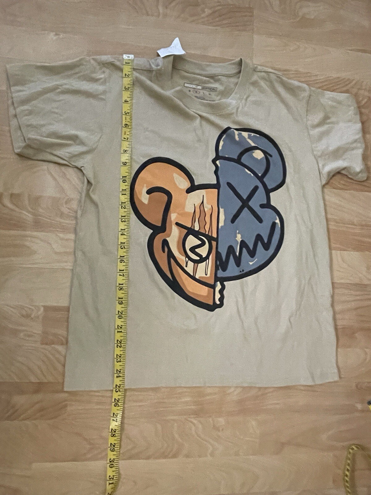 Brooklyn Vertical Graphic Bear T-shirt Tan Siz Medium NWT