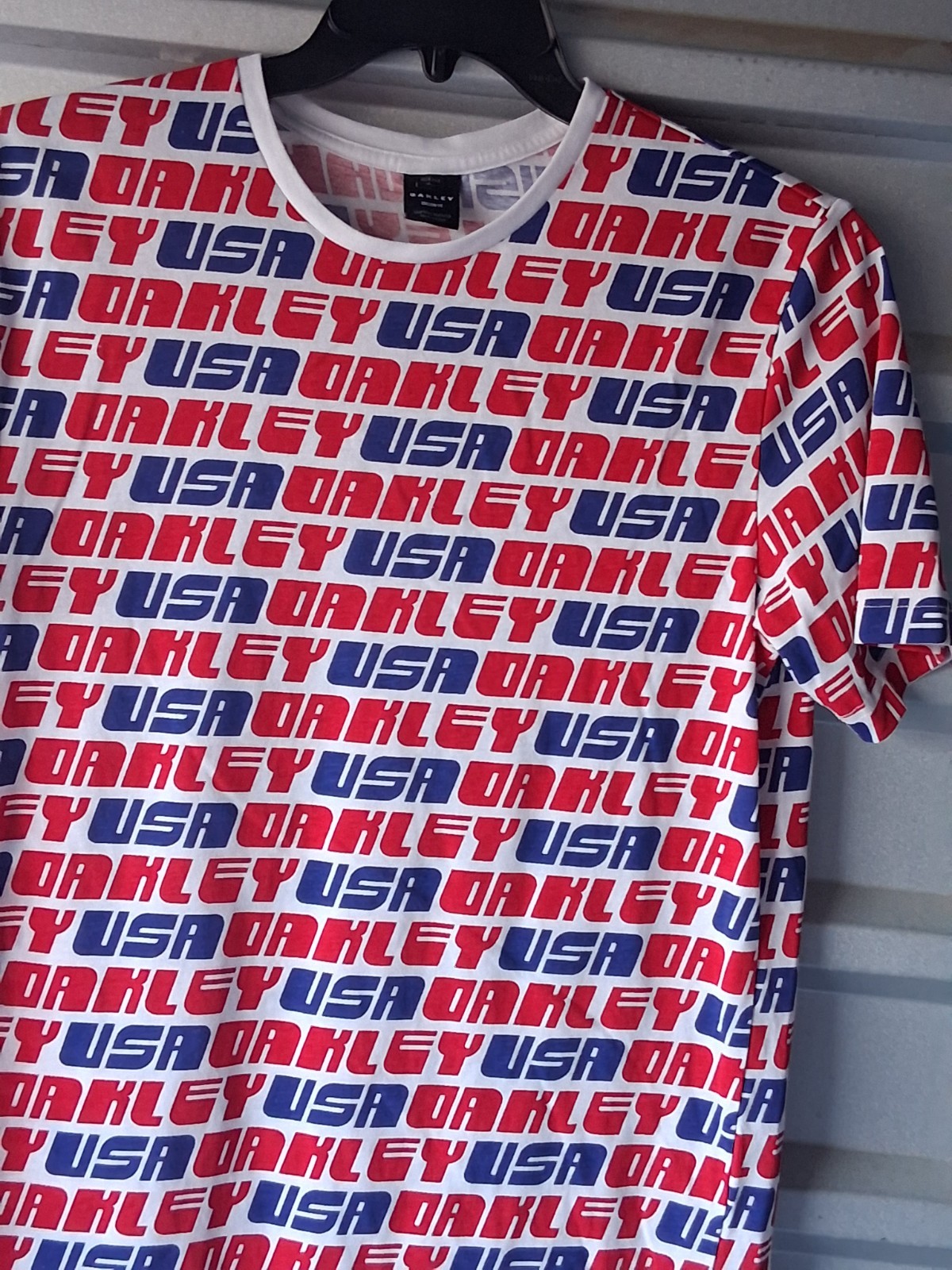 Oakley Shirt Mens Medium Red Blue Allover AOP USA Custom Fit Graphic 90s Vintage