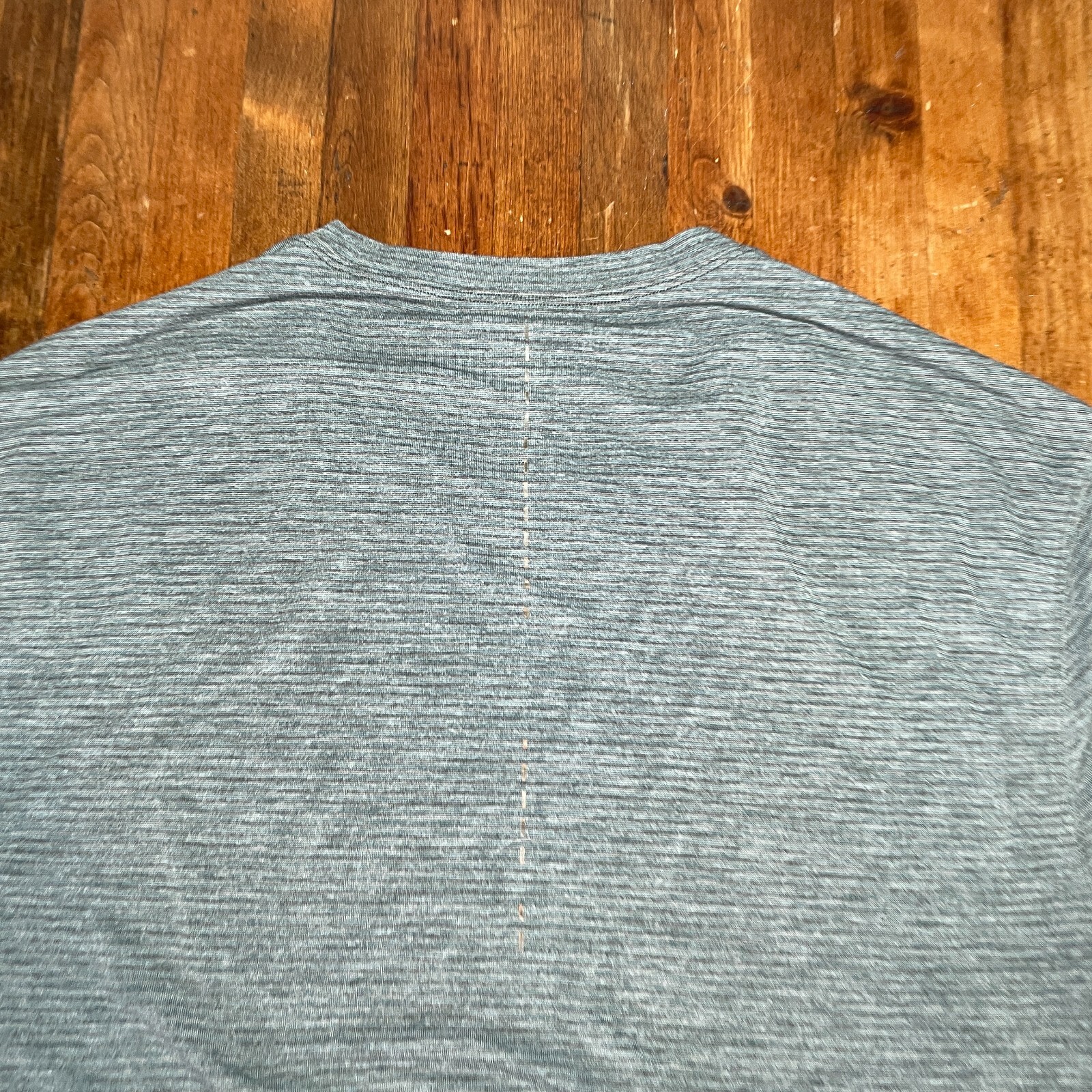 Lululemon Shirt Mens Medium Gray Tee Casual Workout Gym Athleisure Stretch