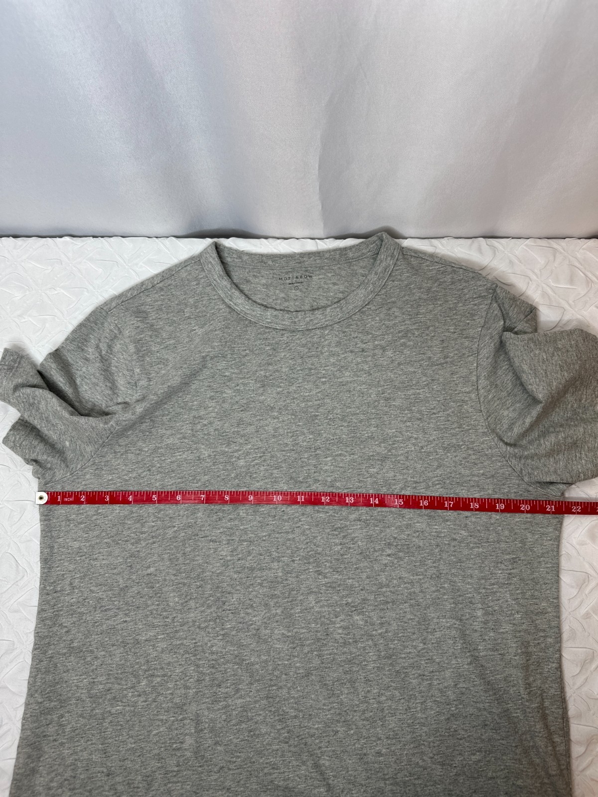 Mott & Bow Lot of 2 Driggs Classic Crew T-shirts SZ Large Capsule Elevated Basic