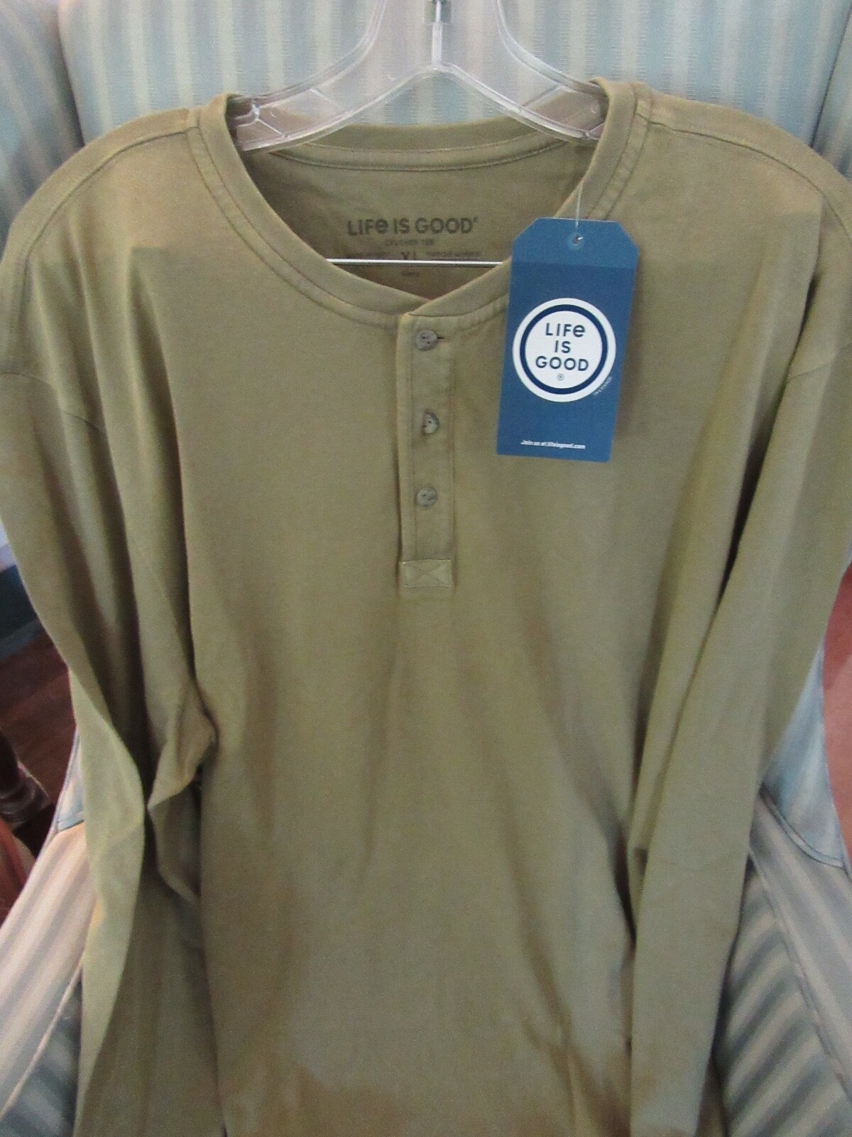 NWT! LIFE IS GOOD MEN L/S SOLID HENLEY IN FATIGUE GREEN (XL)…SO SOFT AND COMFY