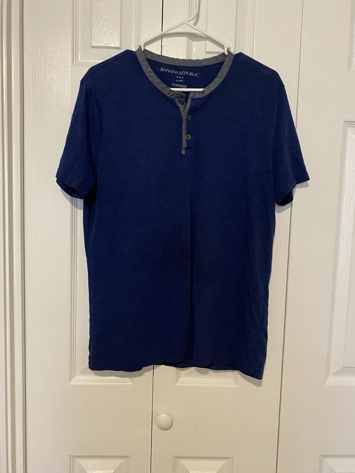 Banana Republic Vintage Men’s Henley T-Shirt Blue Solid Button Short Sleeve M