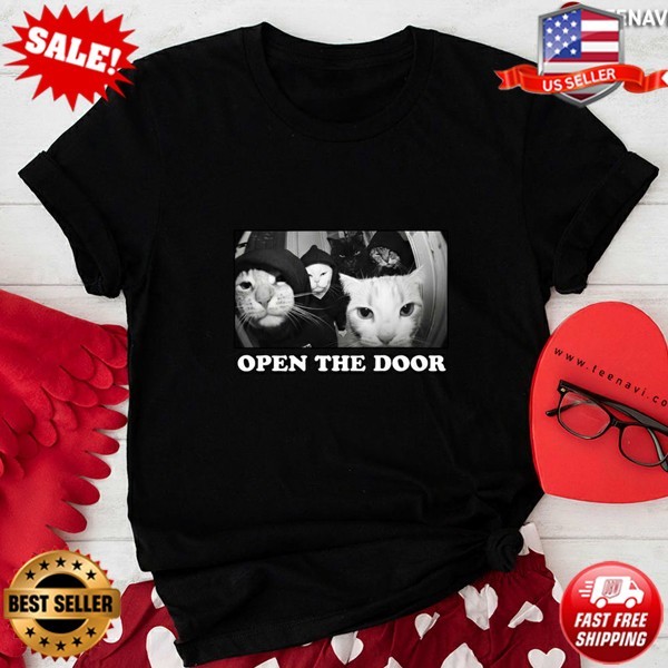 Funny Open The Door Hooded Cats Doorbell Camera Meme T-Shirt S-5XL