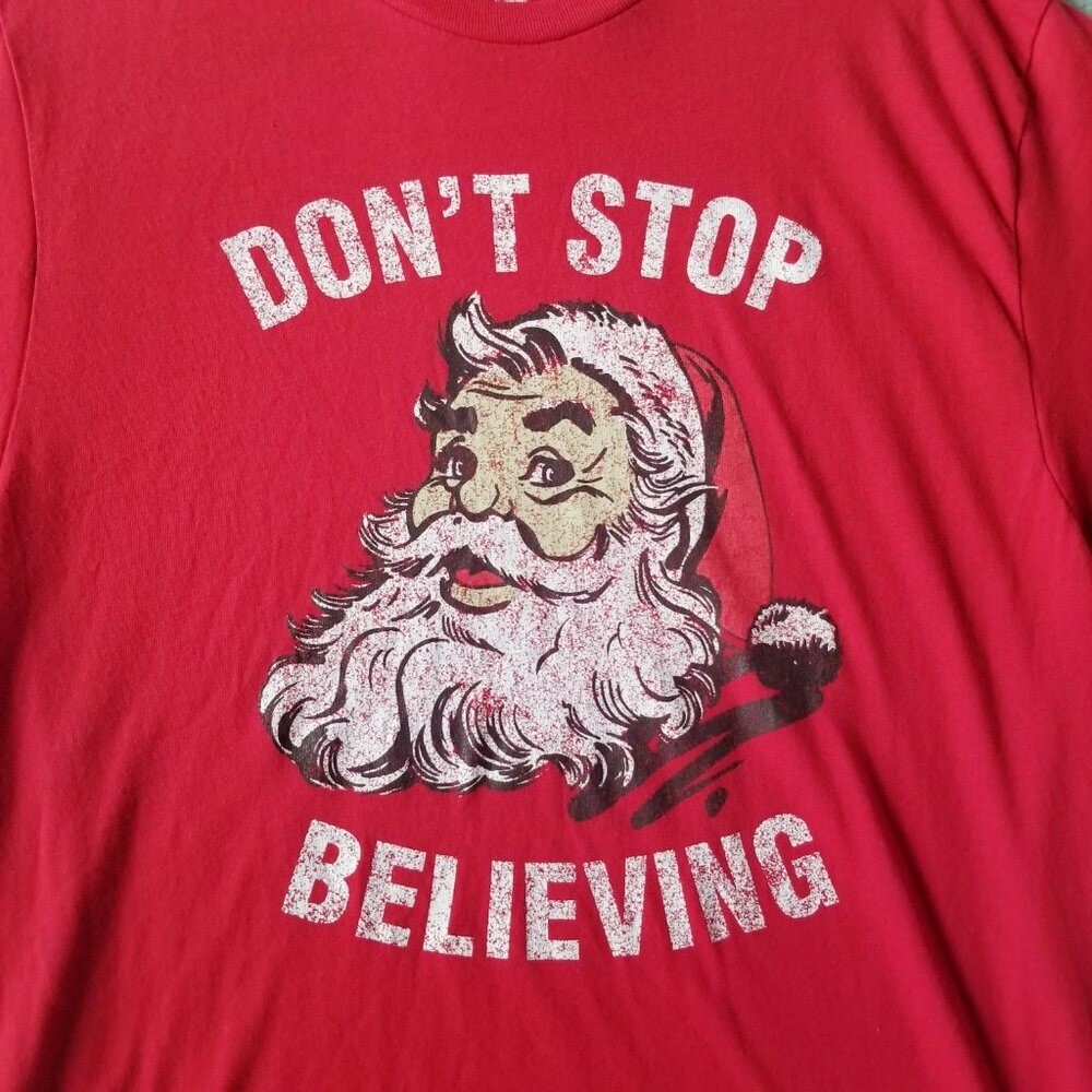 Holiday Time Mens “Don’t Stop Believing” Santa T-shirt Tee Christmas Party Sz XL