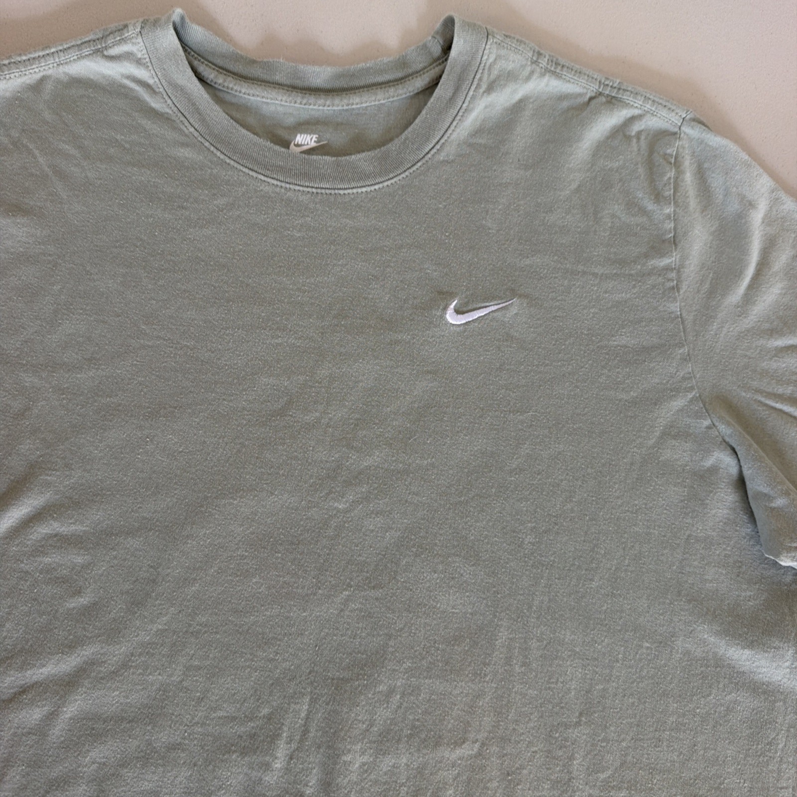 Nike Men’s Sportswear Club Embroidered Swoosh T-Shirt Light Green Size Large