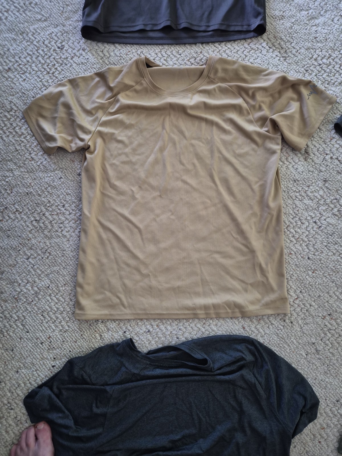 Men’s Lot Of 4 T – Shirts Size Large