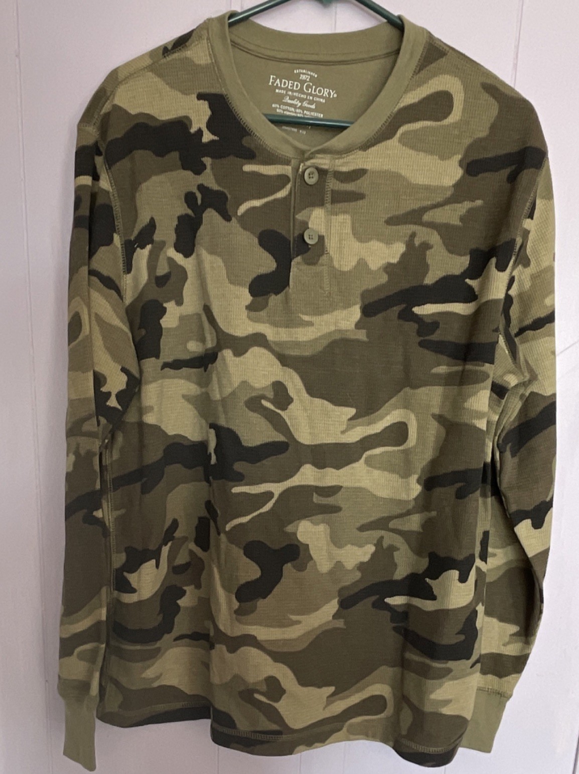 Faded Glory Men’s Camouflage Henley Long Sleeve T-Shirt L 60% Cotton 40% Poly