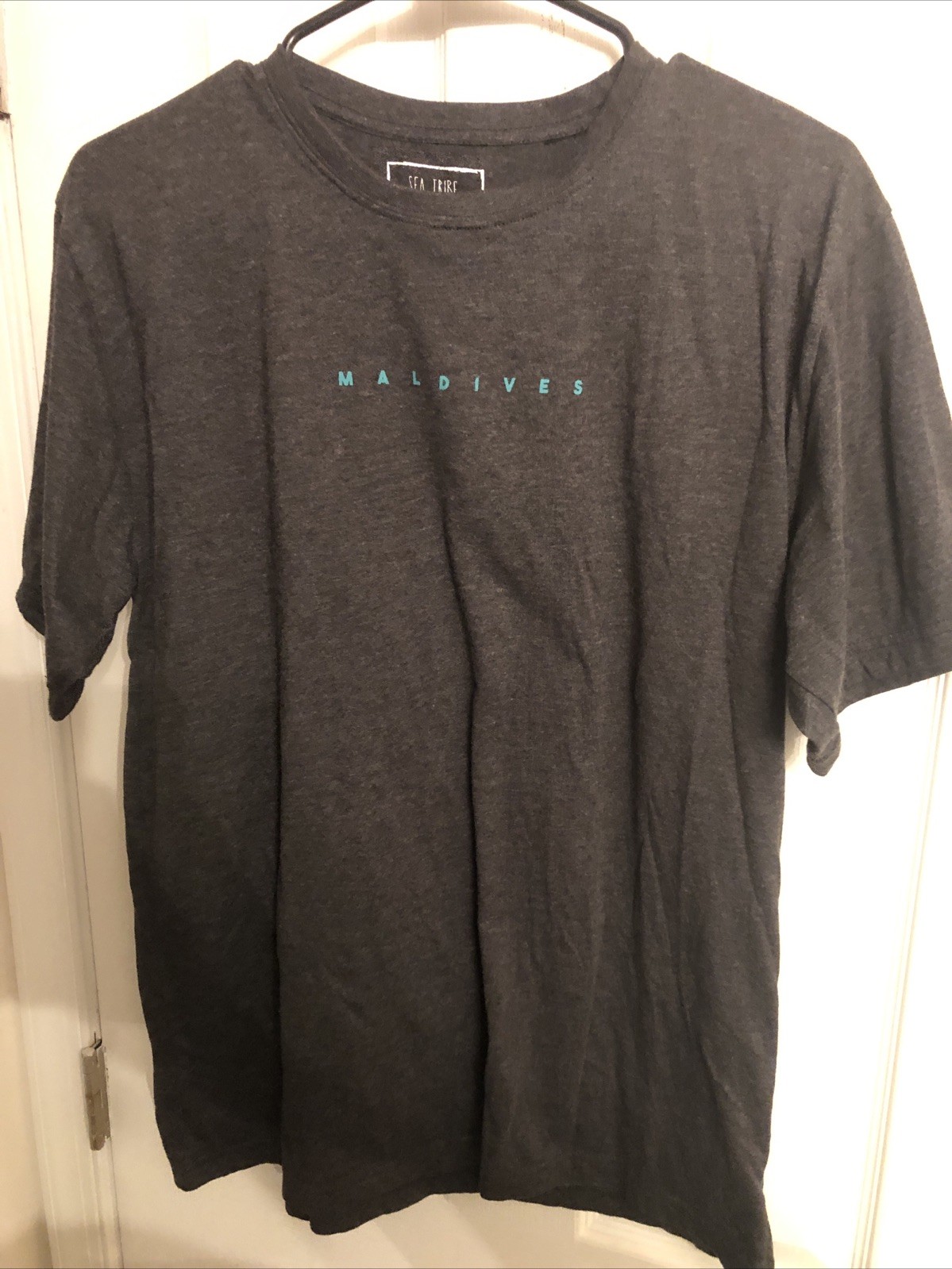 Sea Tribe Maldives “Coordinates”100% Cotton Graphic Gray Tee Shirt. Mens XL NWOT
