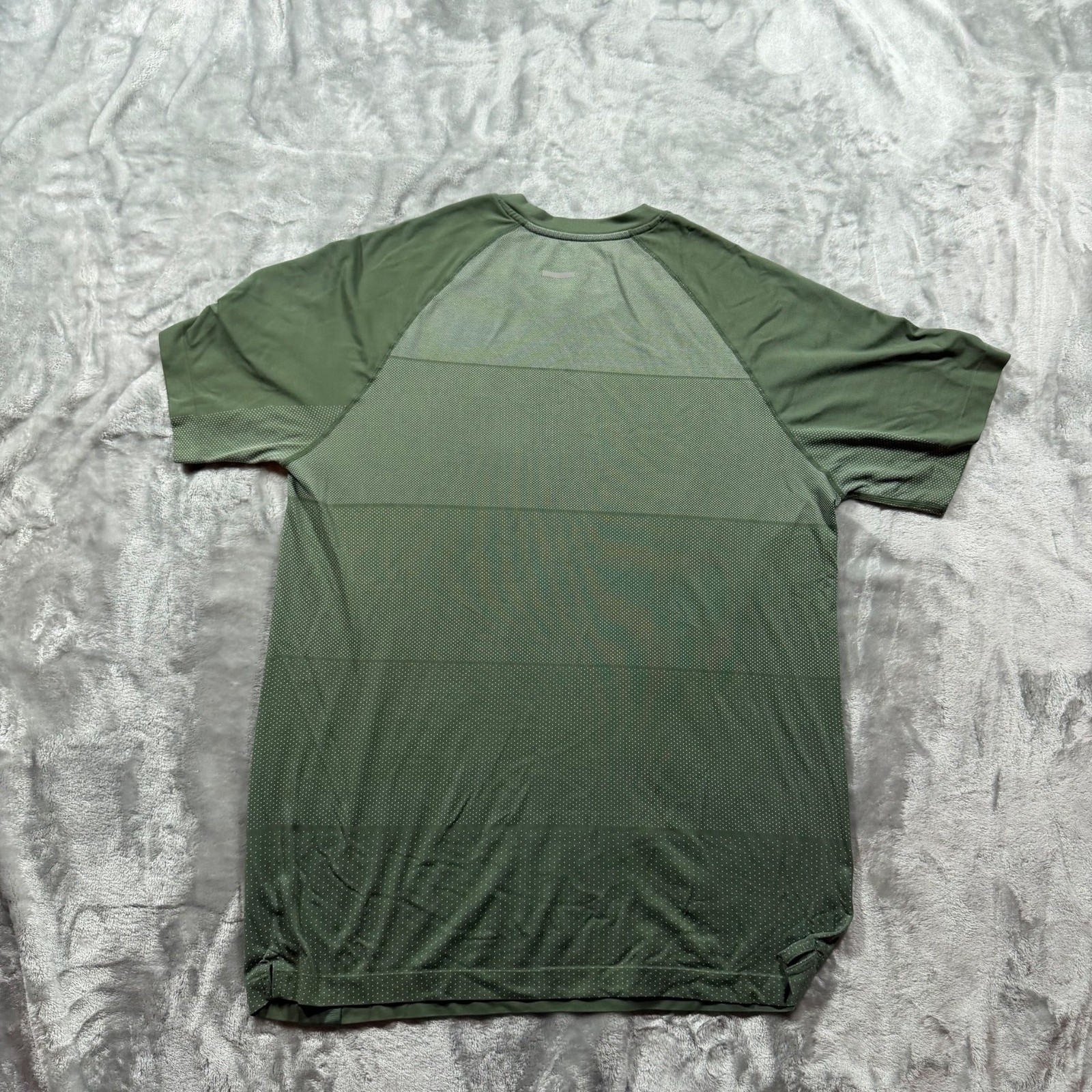 Legends Athletic Shirt Mens XL Green Nylon Gym Ventilated Performance READ