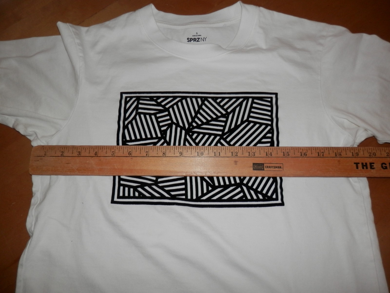 Uniqlo SPRZ NY Sol Lewitt MoMA Special Ed Mens Small Shirt w/ Raised Velour
