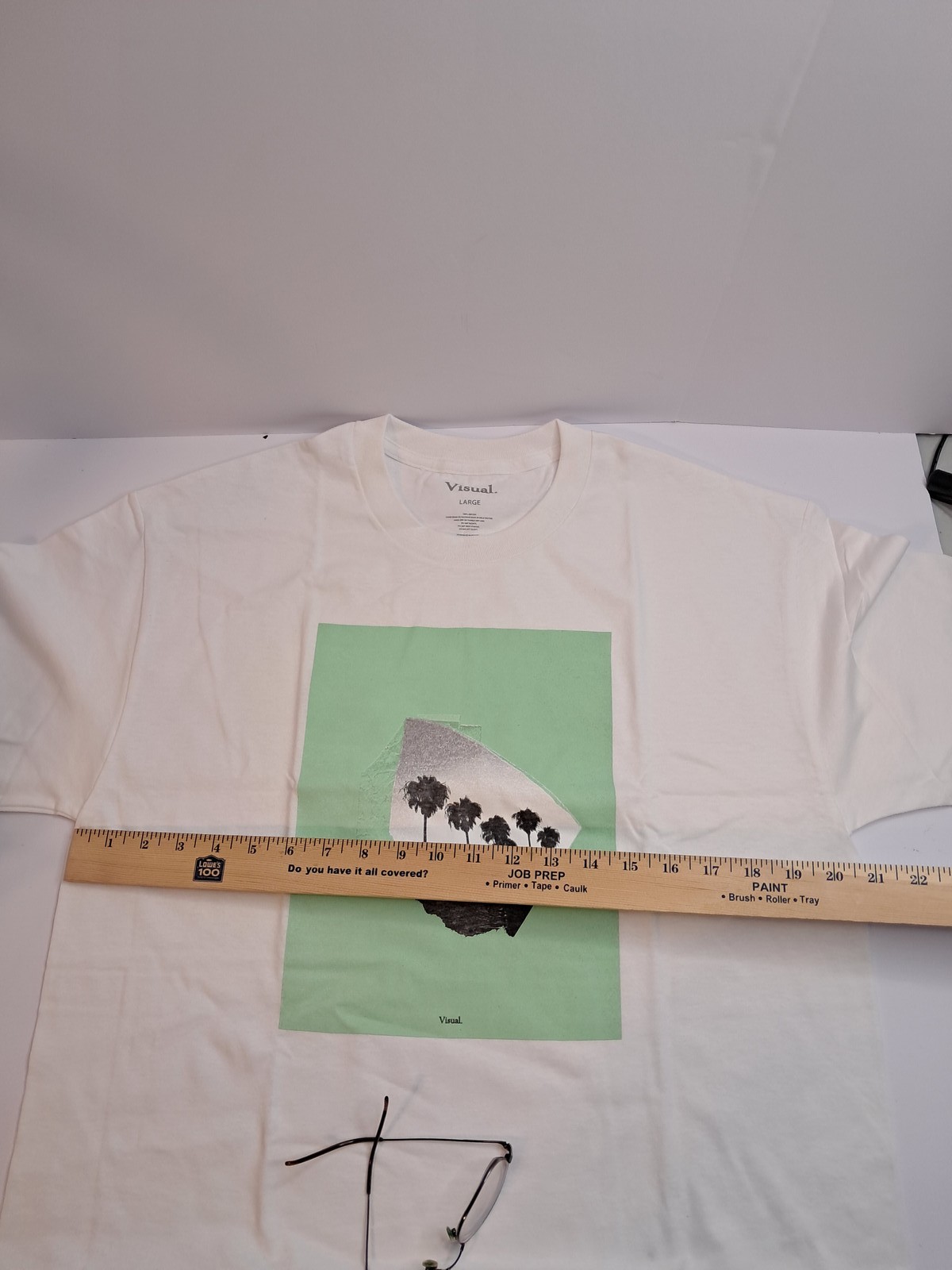 Visual. Men’s Large Off-White Palm Tree Graphic Print T-Shirt Made in Mexico