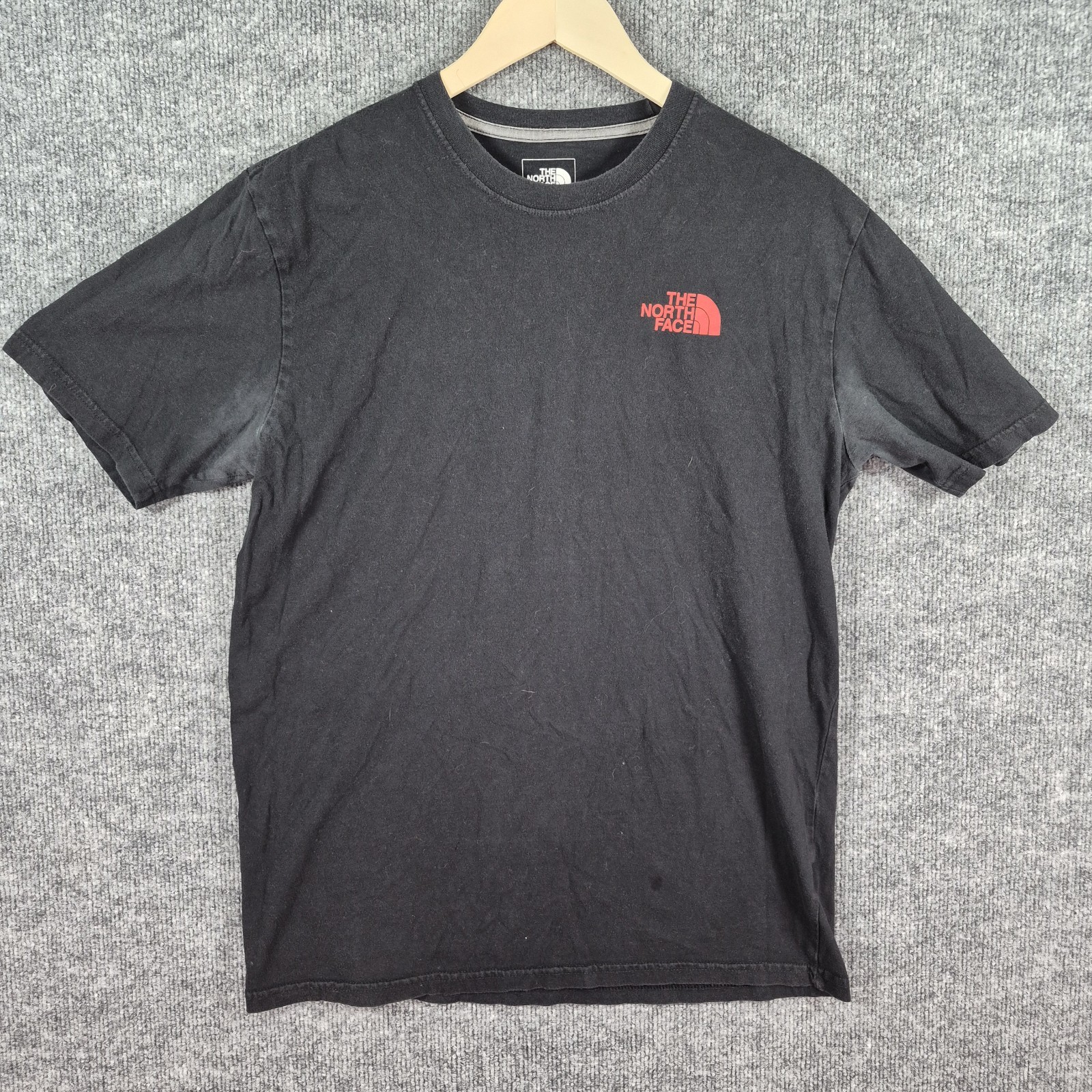 The North Face T-Shirt Men’s Medium Black Red Crewneck S-Sleeve Spellout Casual