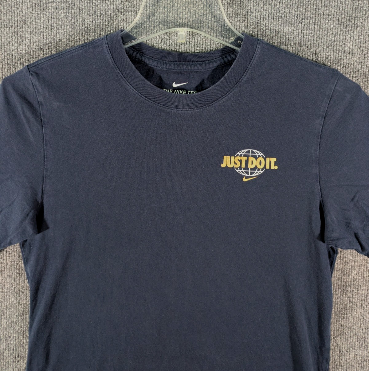 Nike Men’s Small Navy Short Sleeve Graphic Tee World Globe Logo National Flags