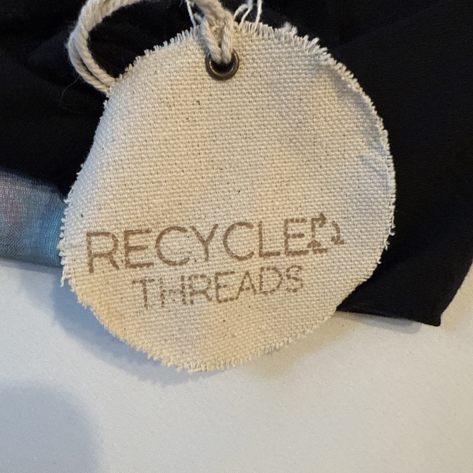 Recycle threads men’s Medium black graphic T-shirts “Low-Key”