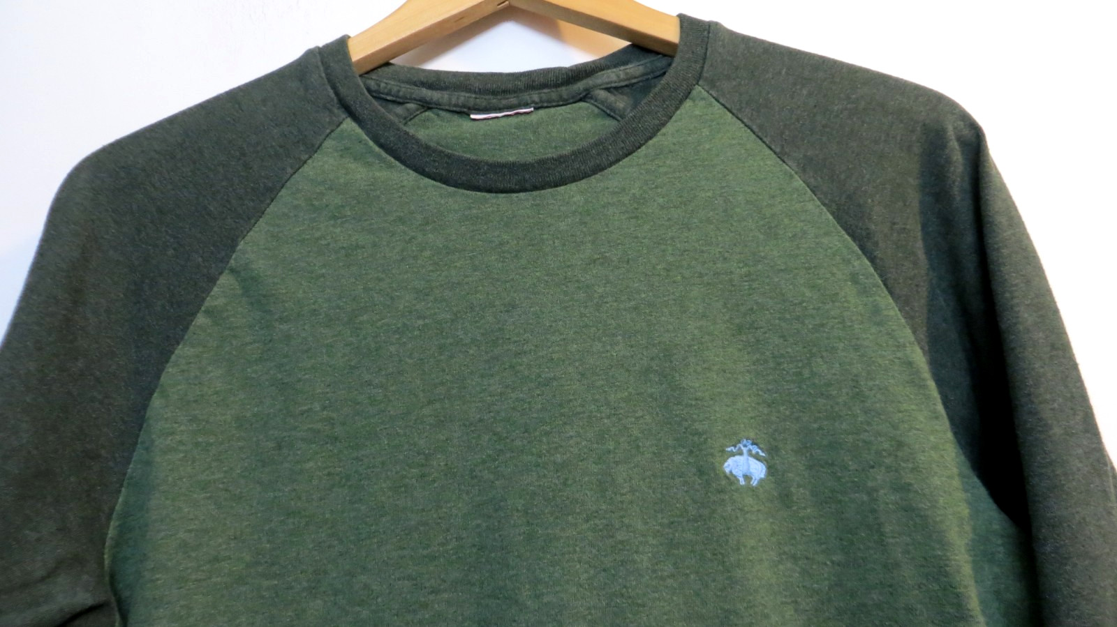 Brooks Brothers Shirt Mens Small Green Raglan Long Sleeve Tee Preppy Retro Top