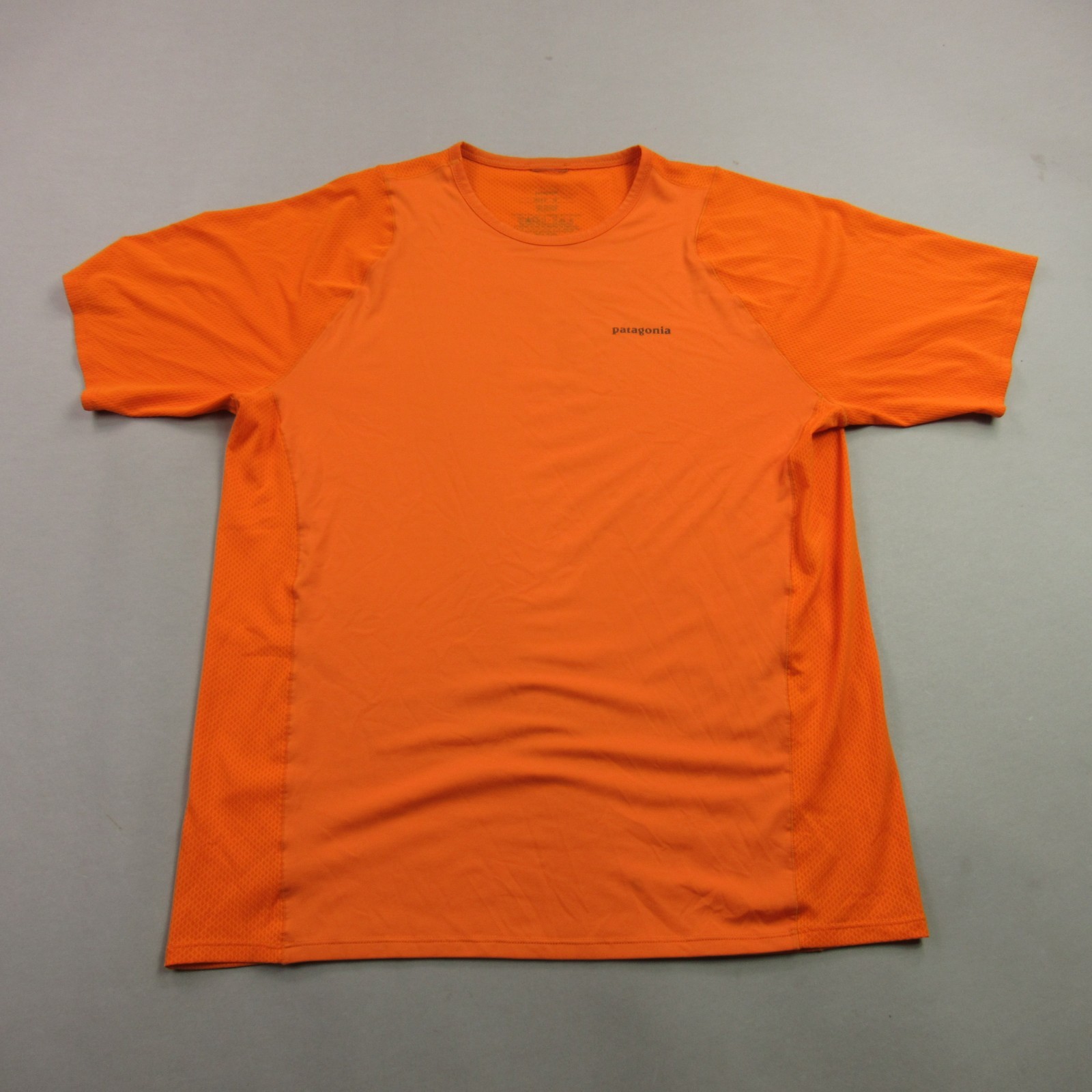 Patagonia Shirt Mens Medium Orange Short Sleeve Crew Neck Lightweight Stretch