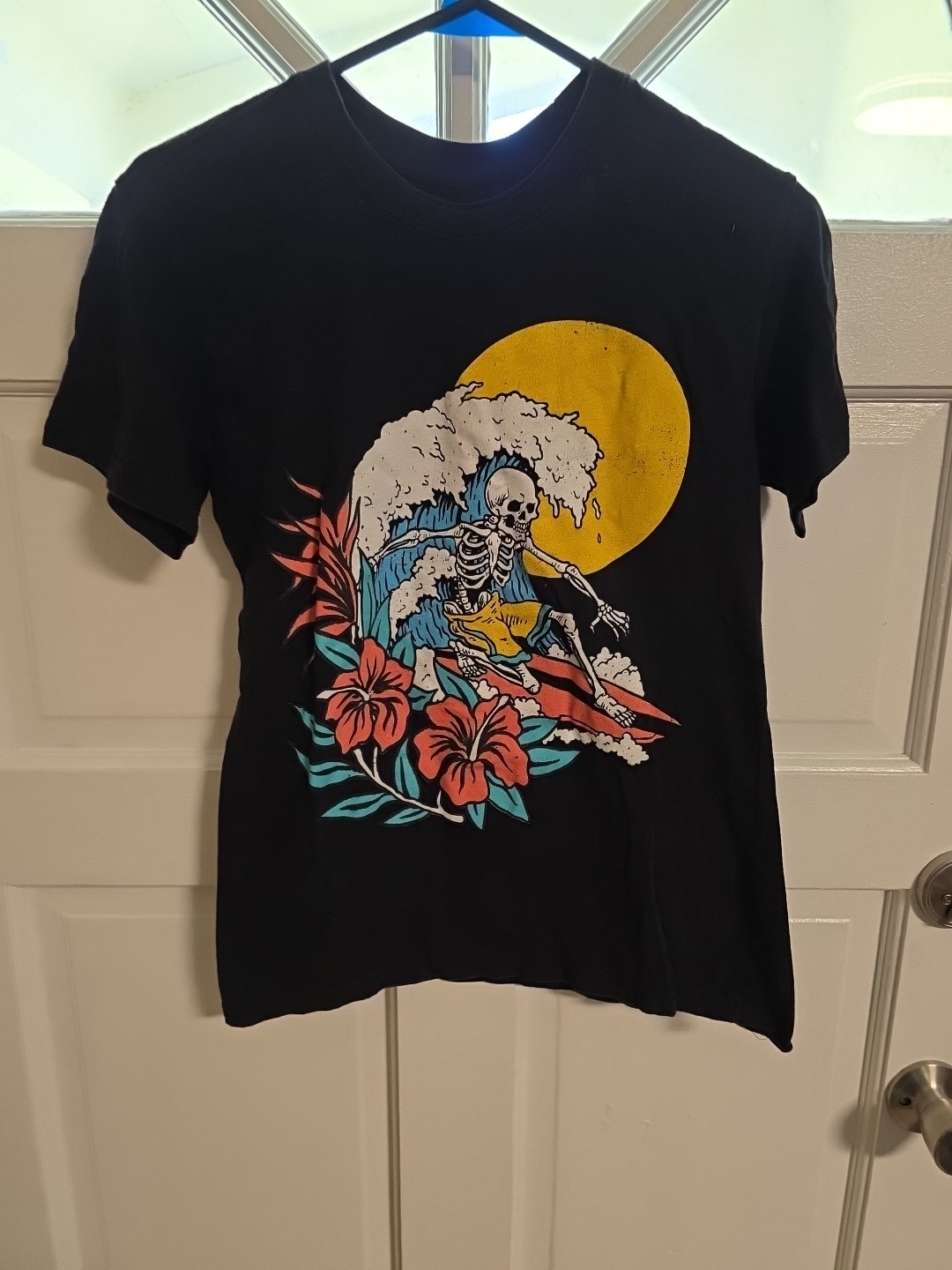 Brooklyn Vertical Size Small Black Skeleton Surfer Vintage Wave Macy’s Cool
