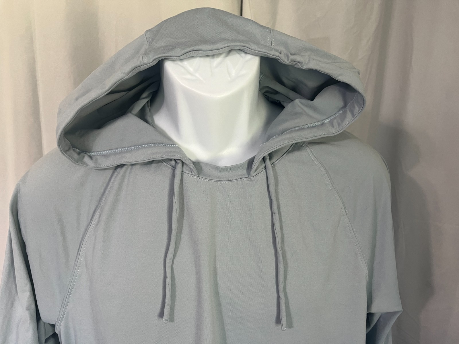 🏃 Rhone Men’s Solid Light Blue Performance Hooded Shirt Medium M EUC 💧
