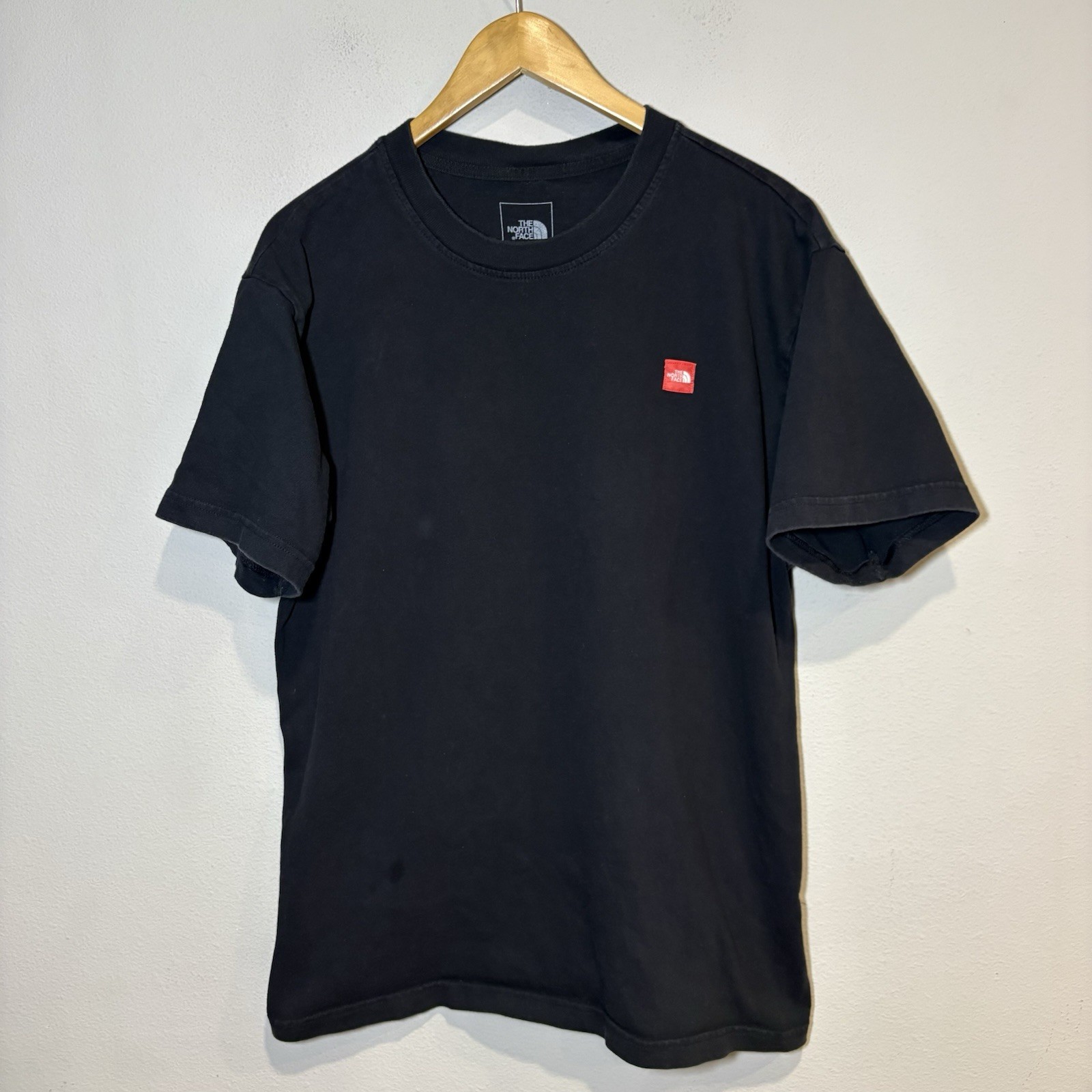 The North Face Red Box Aconcagua Mens graphic T-Shirt Black Large Heavyweight