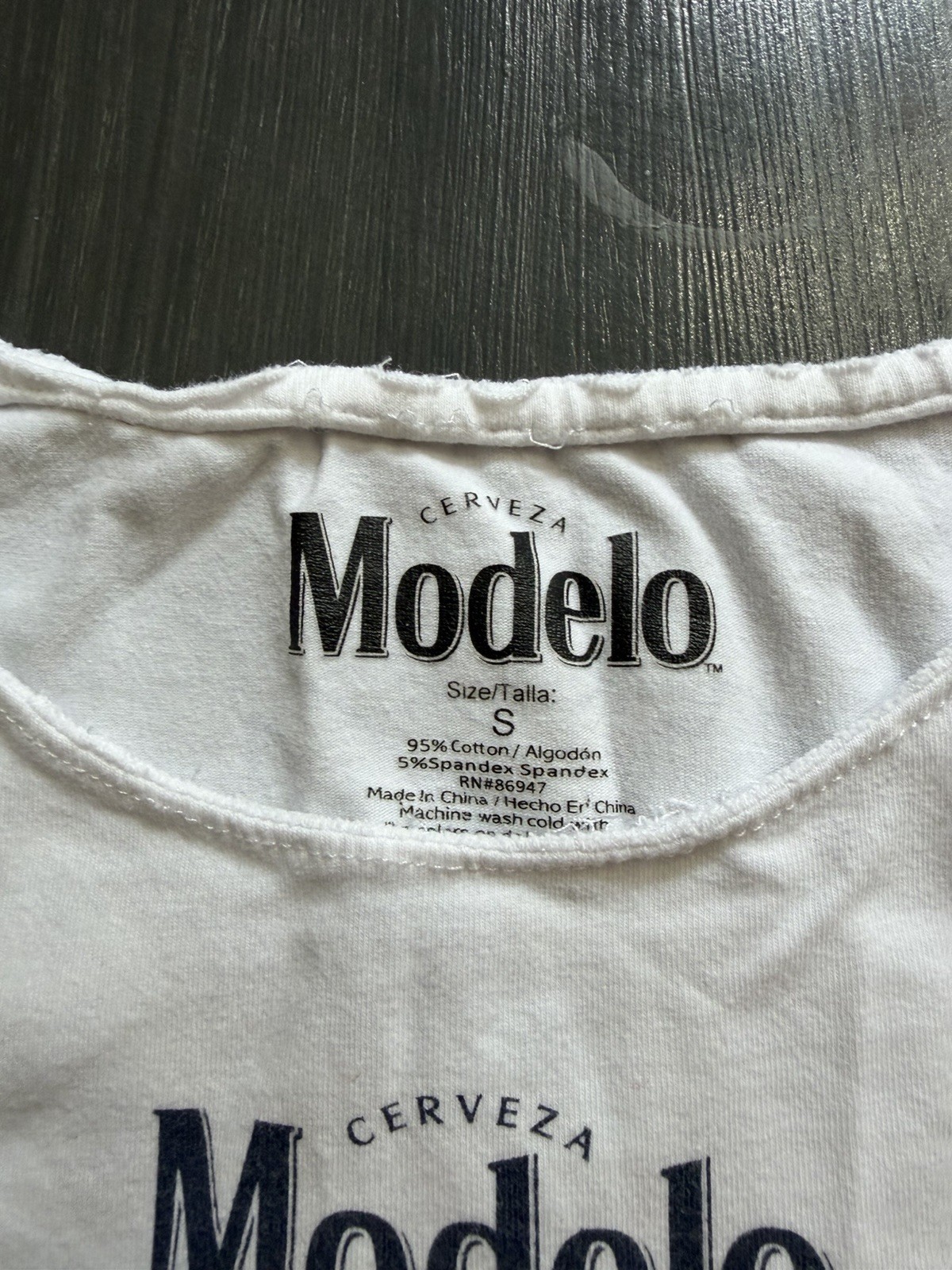Modelo Beer Graphic Crop T-Shirt White Short Sleeve Womens Small