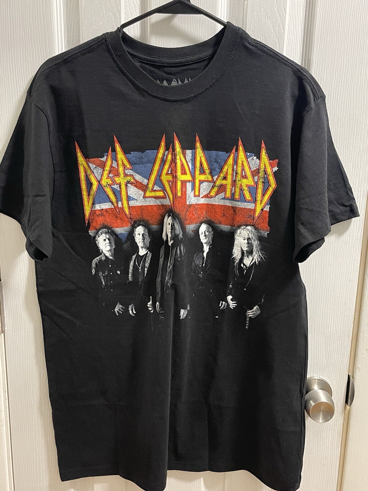 Def Leppard Men’s Lineup Black with Grinding T-Shirt Size X-Large