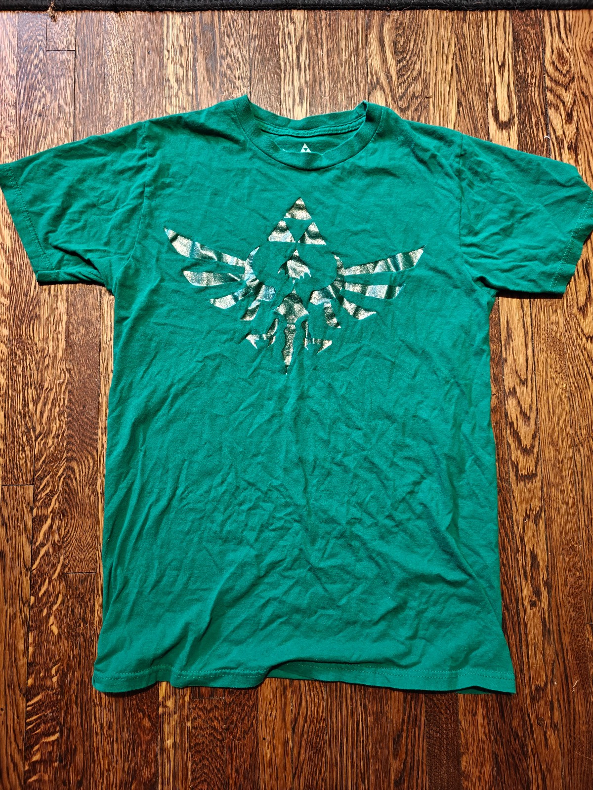 Legend of Zelda Skyward Sword Shirt Medium M Green Foil Hyrule Crest Nintendo